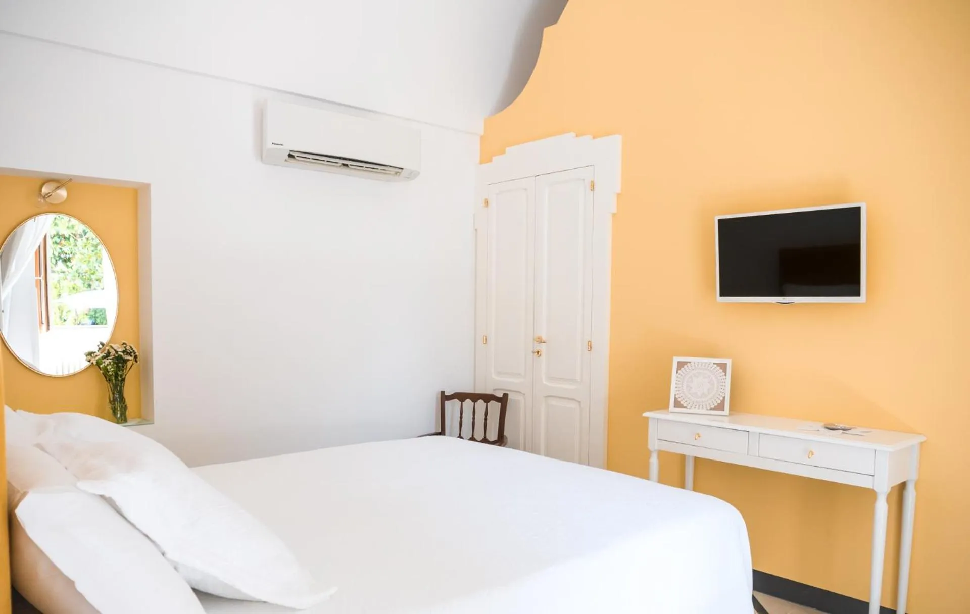 Bed in Villa Aurelia Suites and Apartments