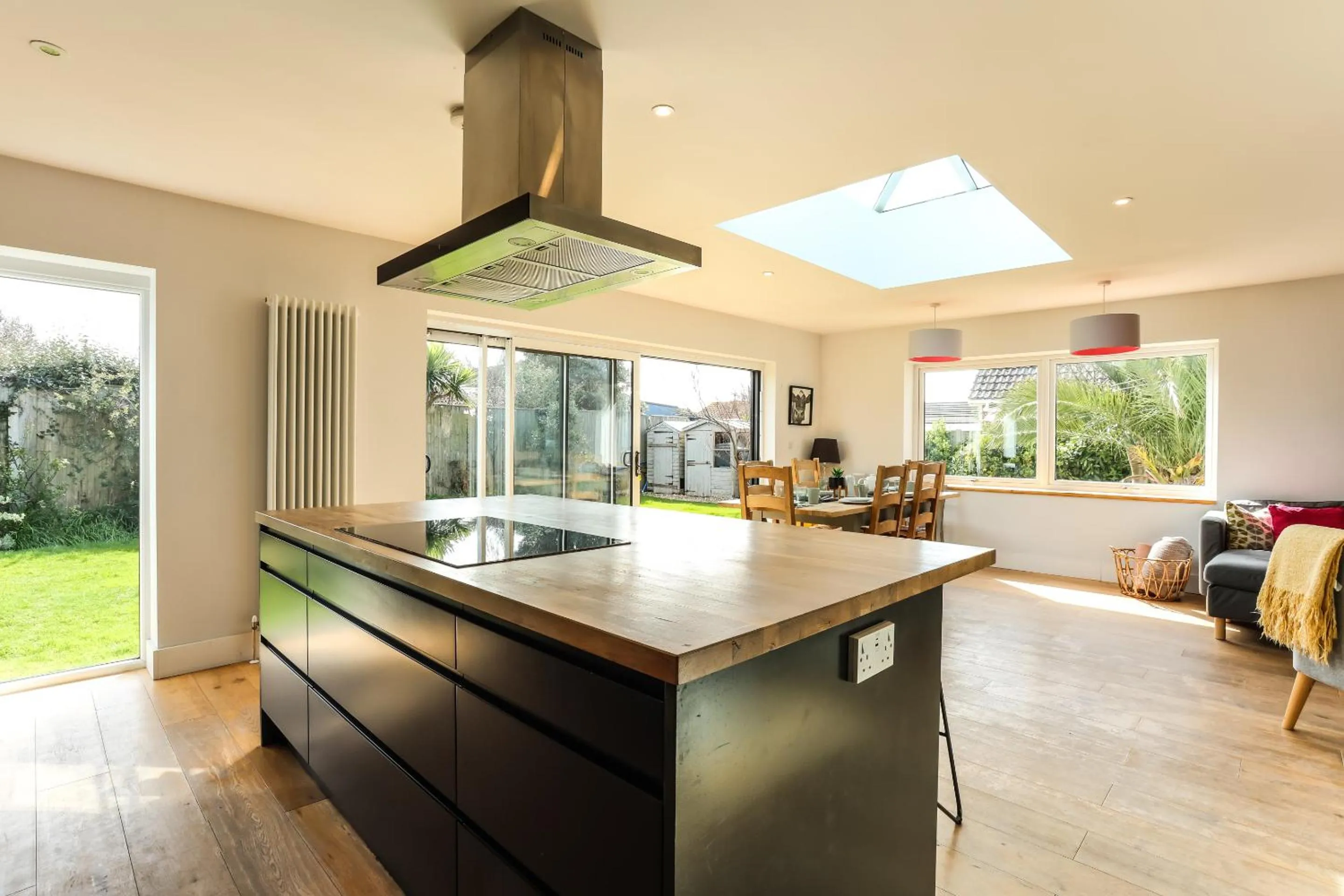 Kitchen or kitchenette in Iona 4 bed luxury in the heart of Bracklesham Bay