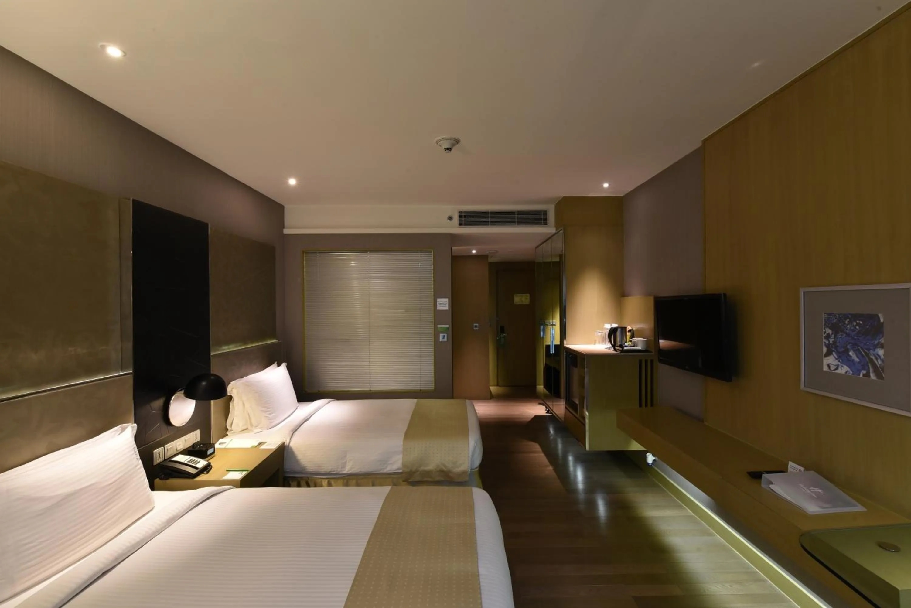 Bedroom, Bed in Holiday Inn New Delhi Aerocity by IHG