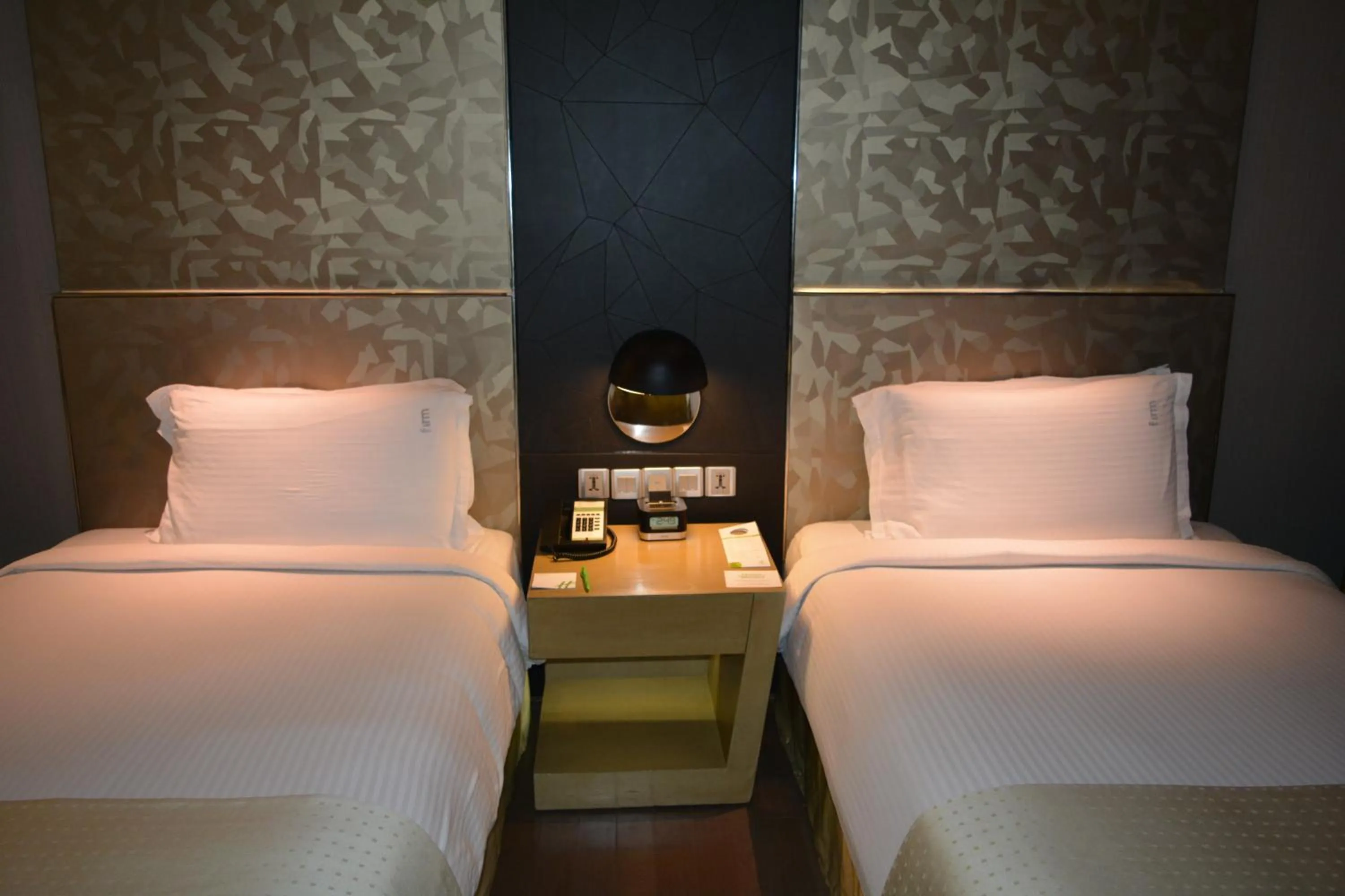 Bed in Holiday Inn New Delhi Aerocity by IHG