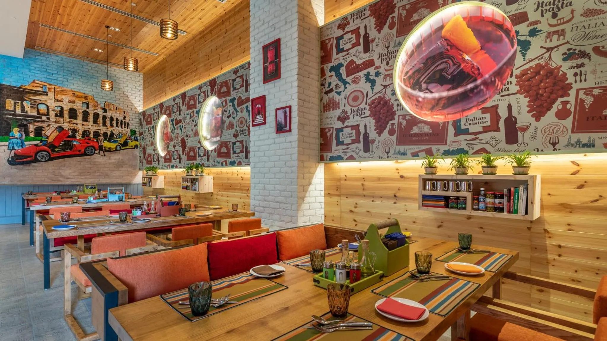 Restaurant/places to eat in Holiday Inn New Delhi Aerocity by IHG