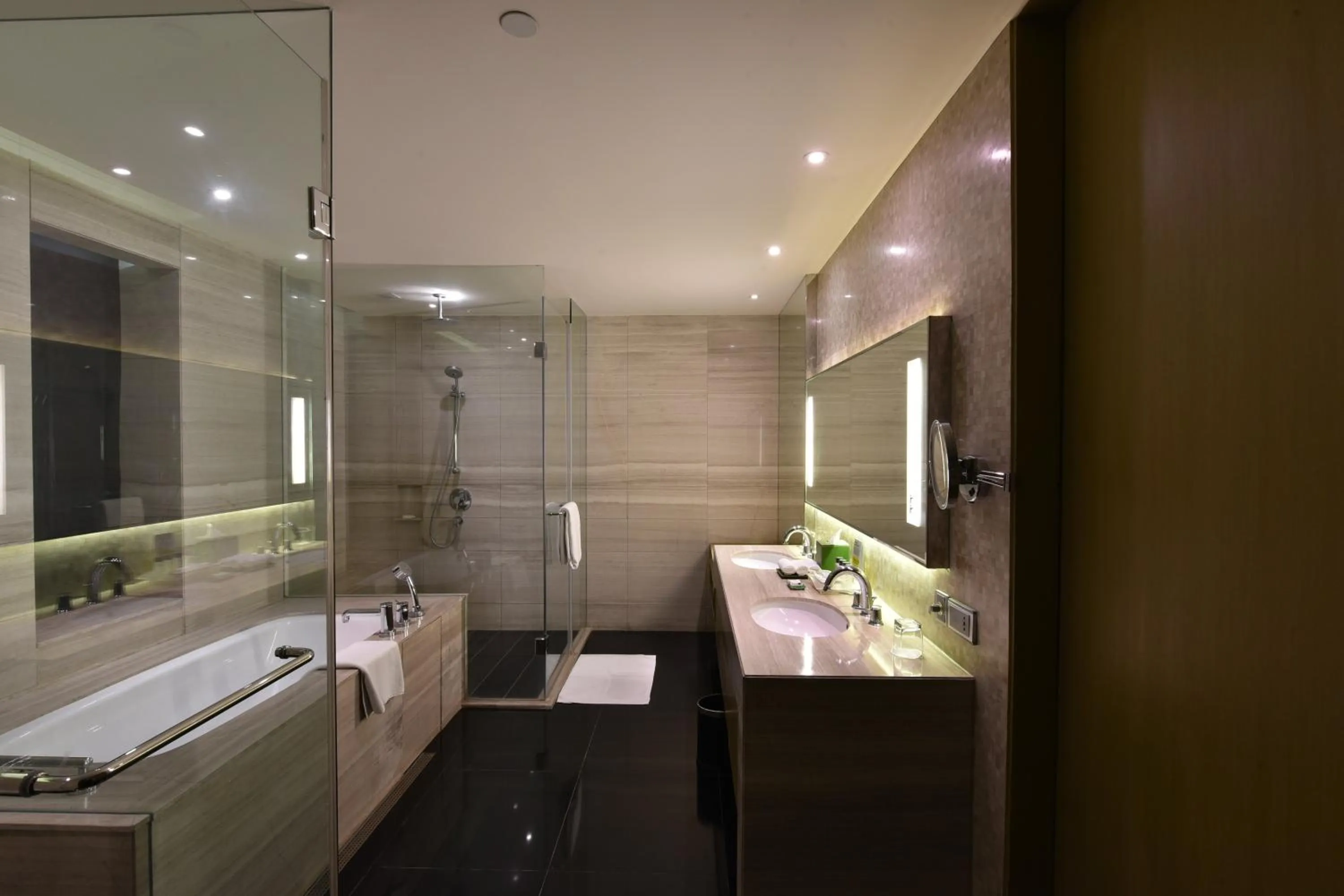 Bathroom in Holiday Inn New Delhi Aerocity by IHG