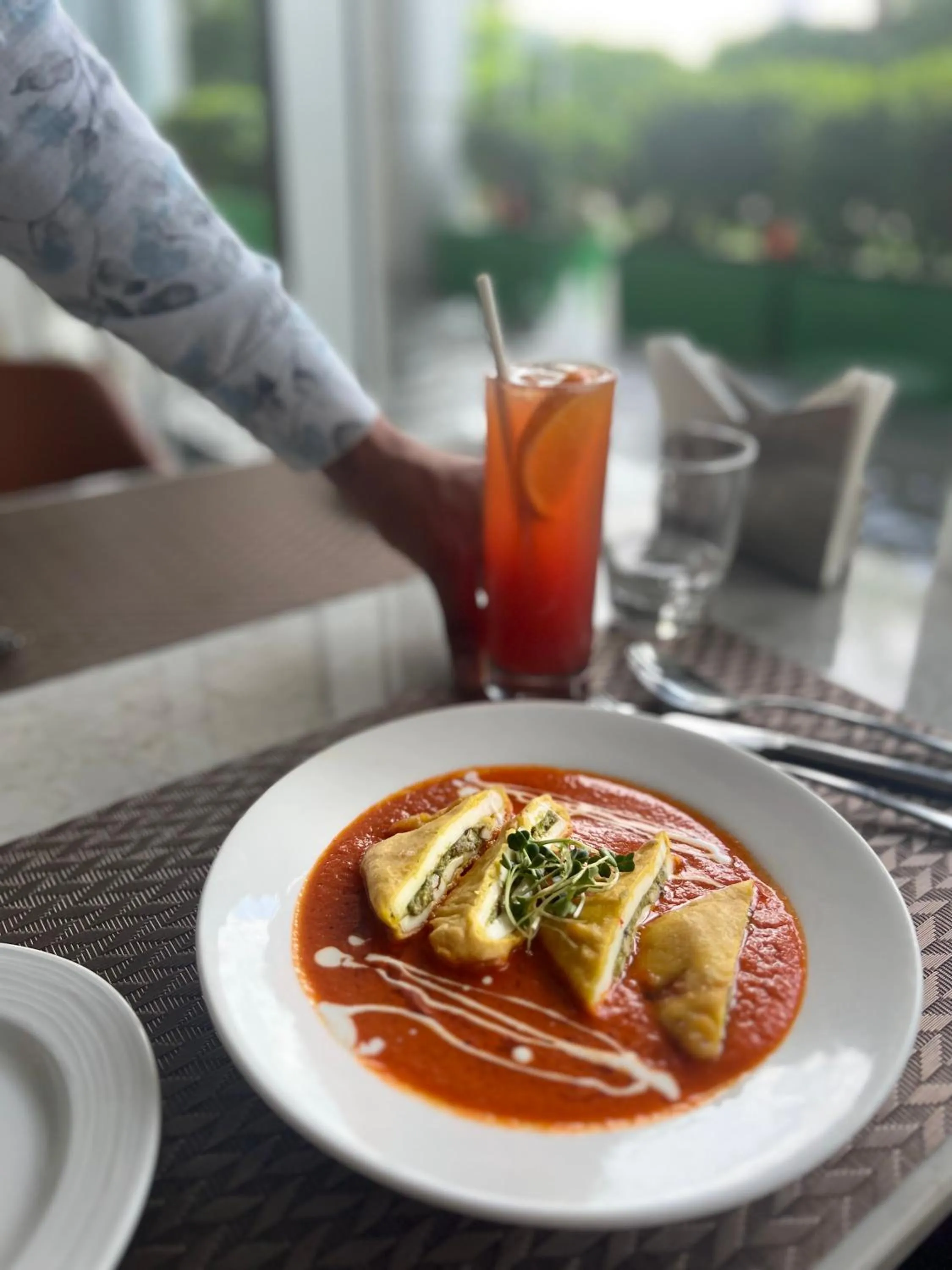 Restaurant/places to eat in Holiday Inn New Delhi Aerocity by IHG