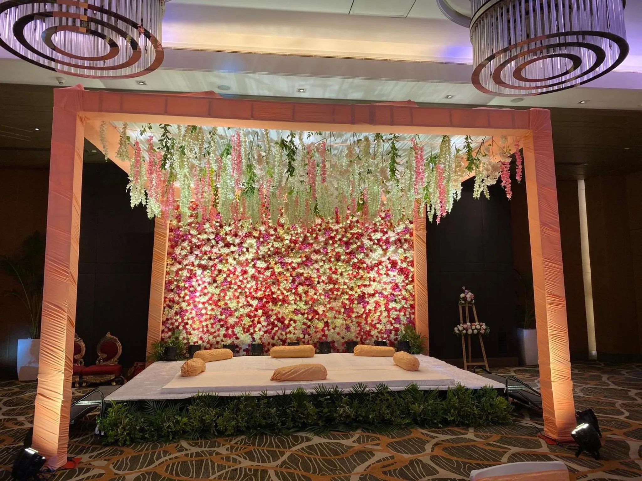 Meeting/conference room, Bed in Holiday Inn New Delhi Aerocity by IHG