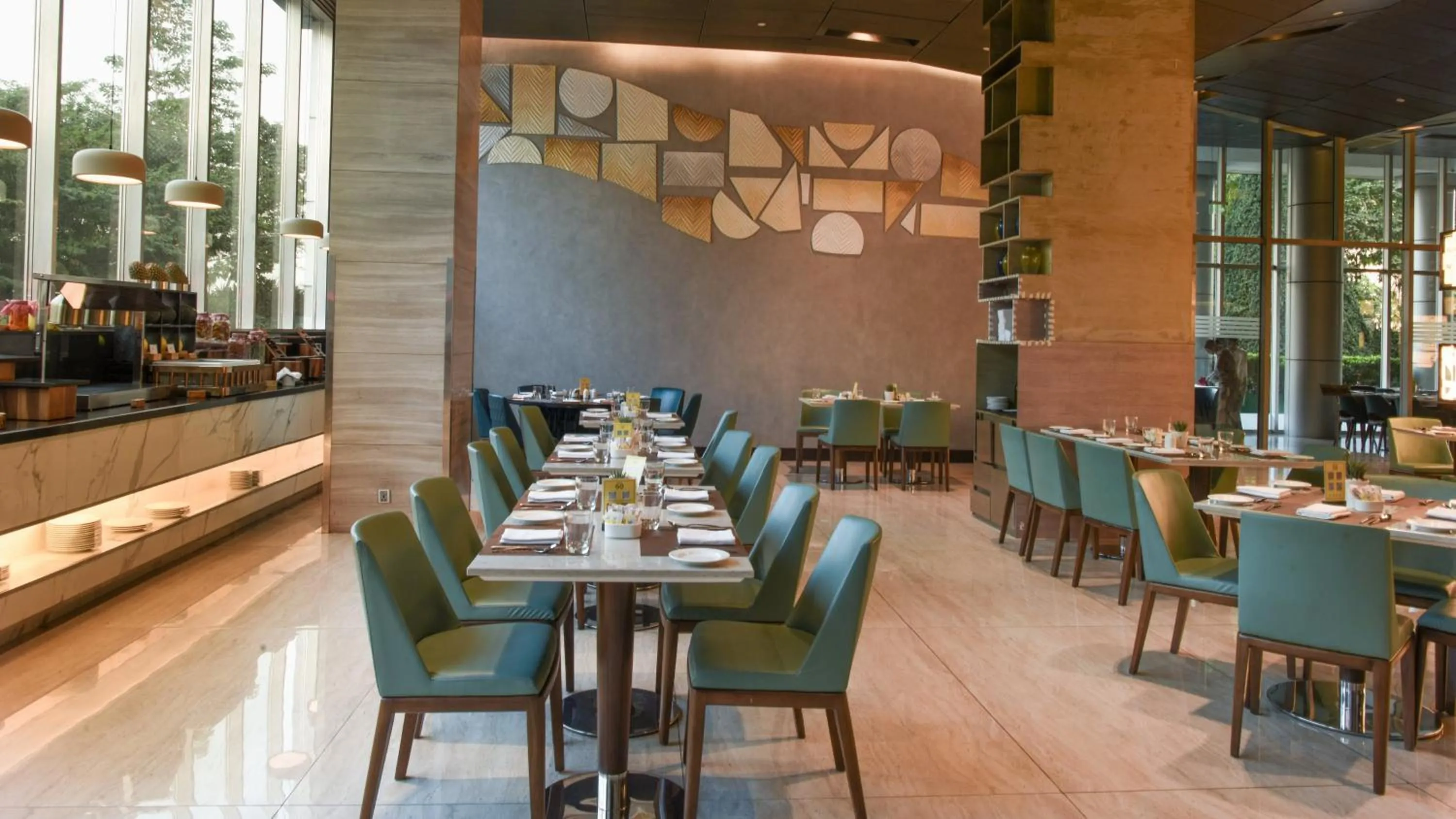 Restaurant/places to eat in Holiday Inn New Delhi Aerocity by IHG
