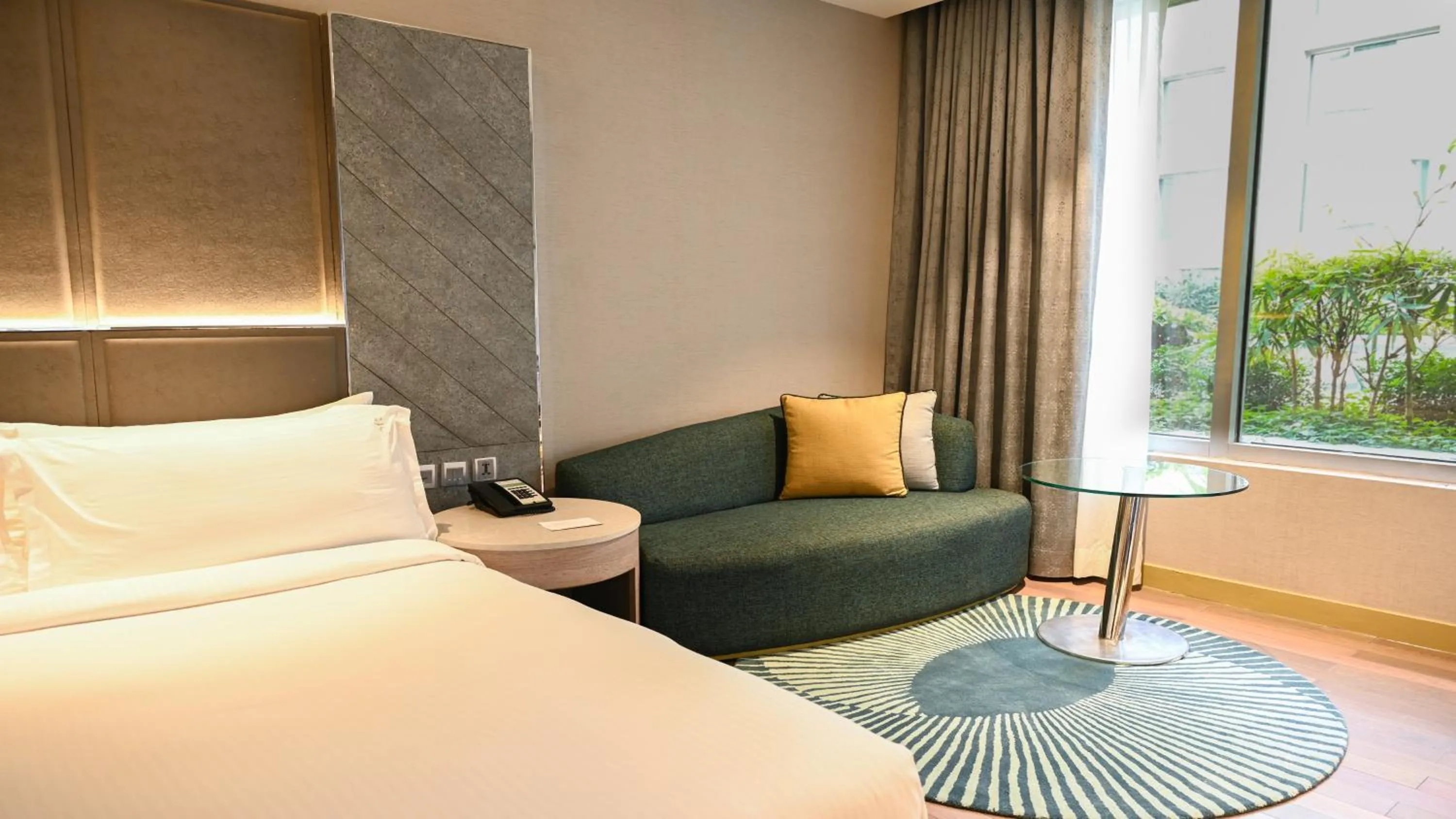 Photo of the whole room, Bed in Holiday Inn New Delhi Aerocity by IHG