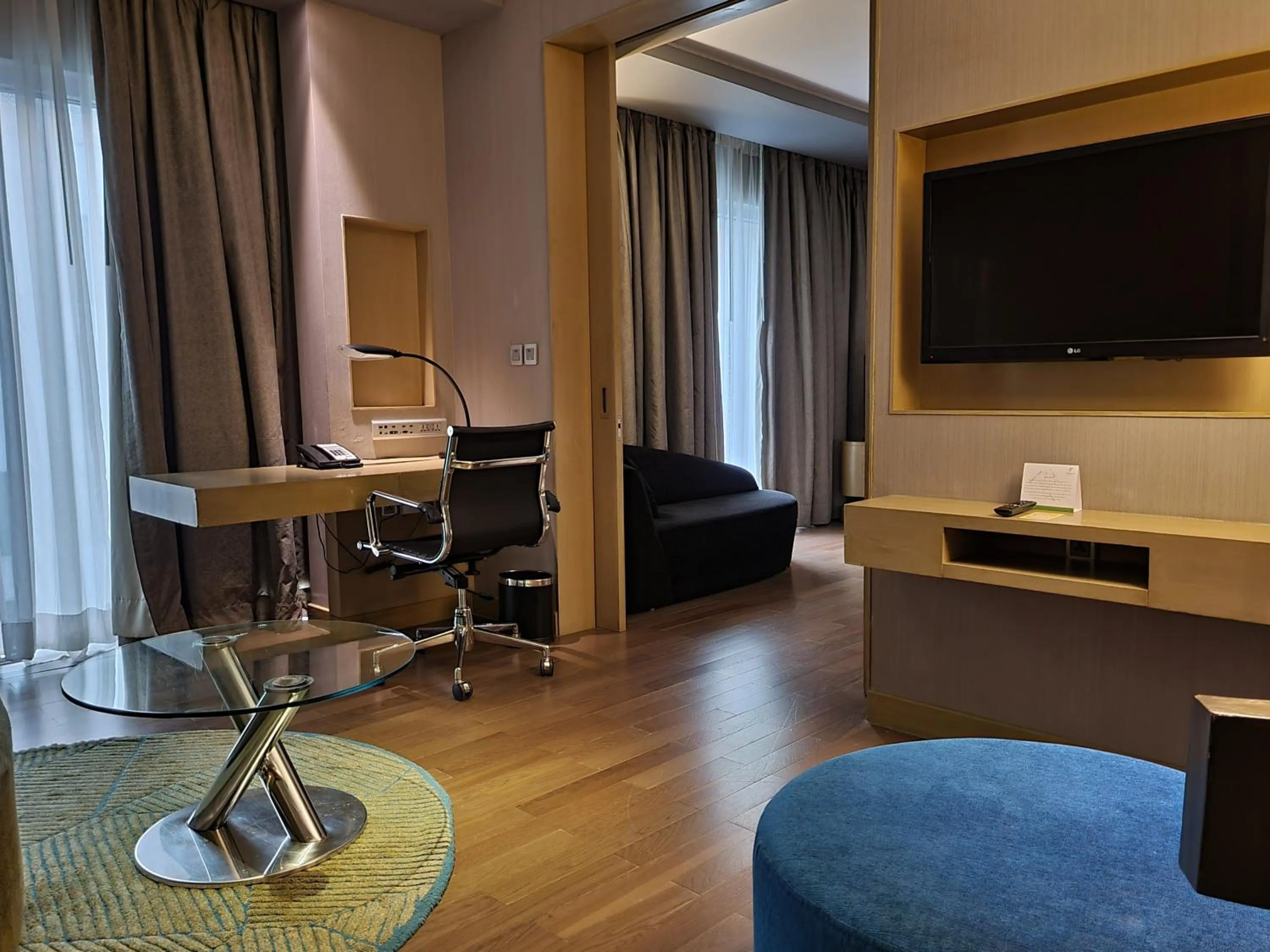 TV and multimedia in Holiday Inn New Delhi Aerocity by IHG