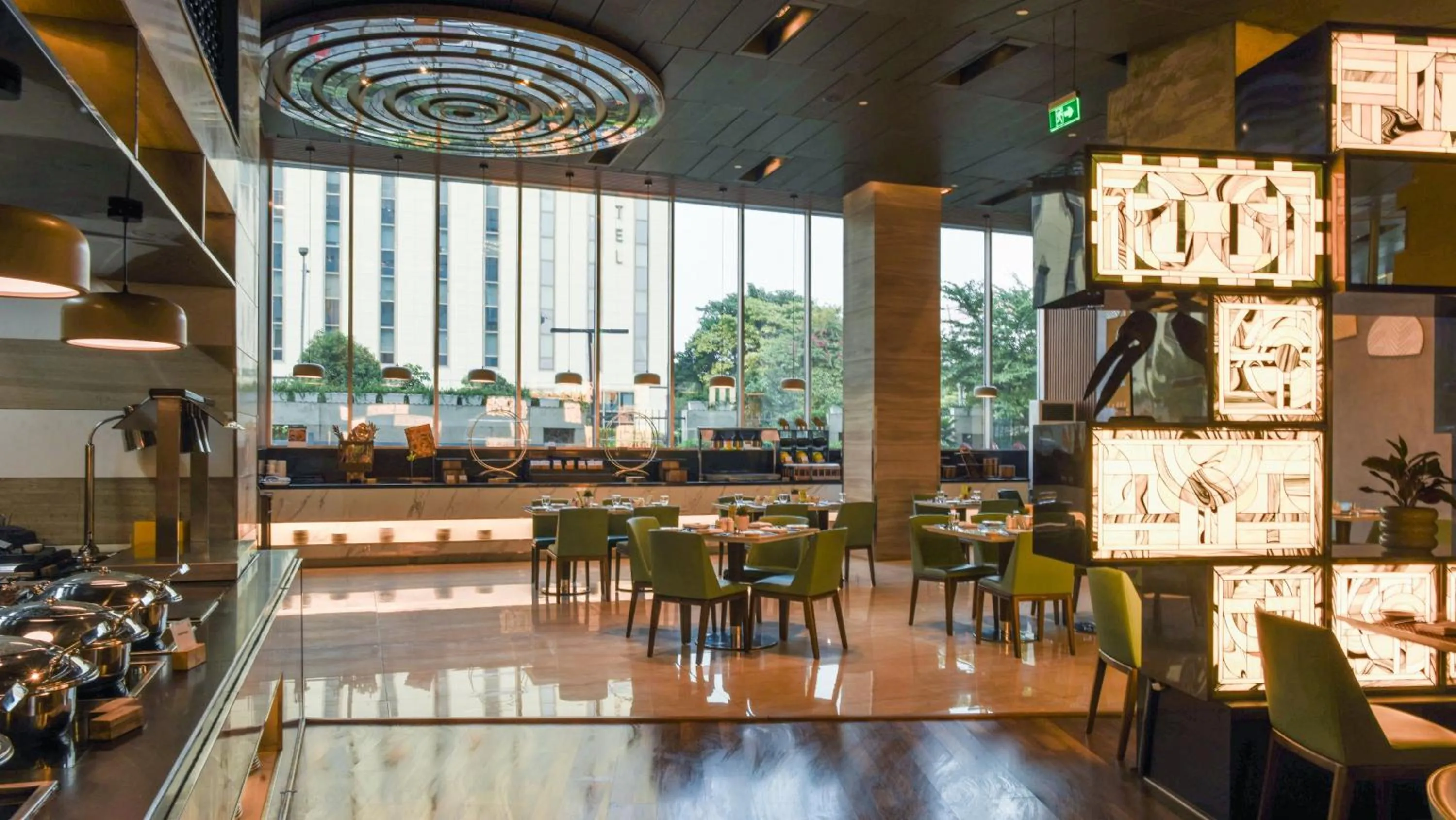 Restaurant/places to eat in Holiday Inn New Delhi Aerocity by IHG