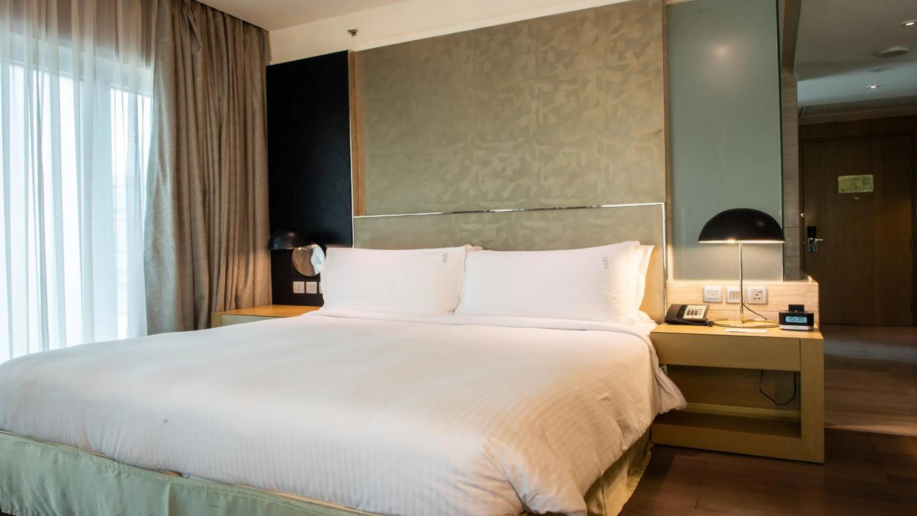 Bedroom, Bed in Holiday Inn New Delhi Aerocity by IHG