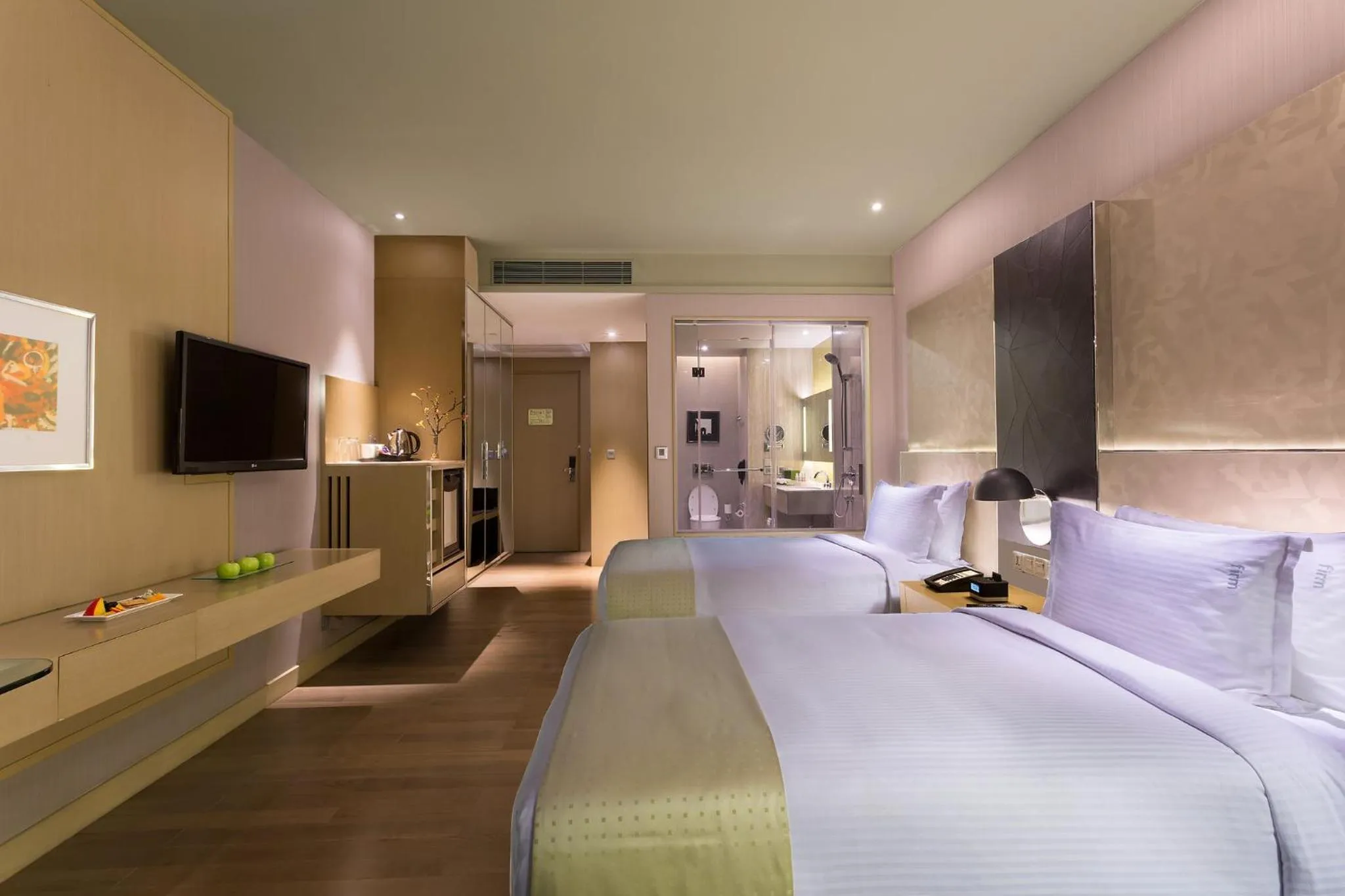 Photo of the whole room, Bed in Holiday Inn New Delhi Aerocity by IHG