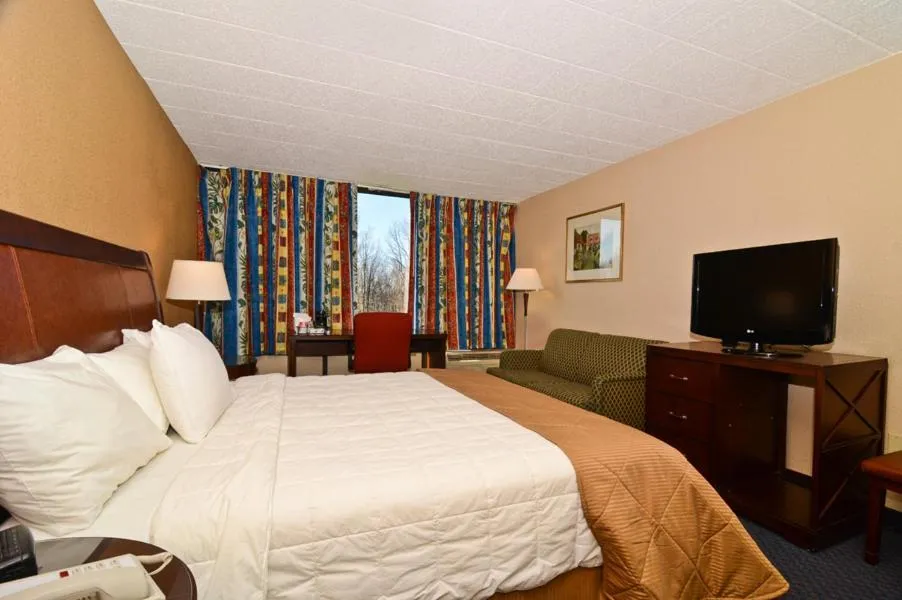 Bed in Pocono Resort & Conference Center - Pocono Mountains