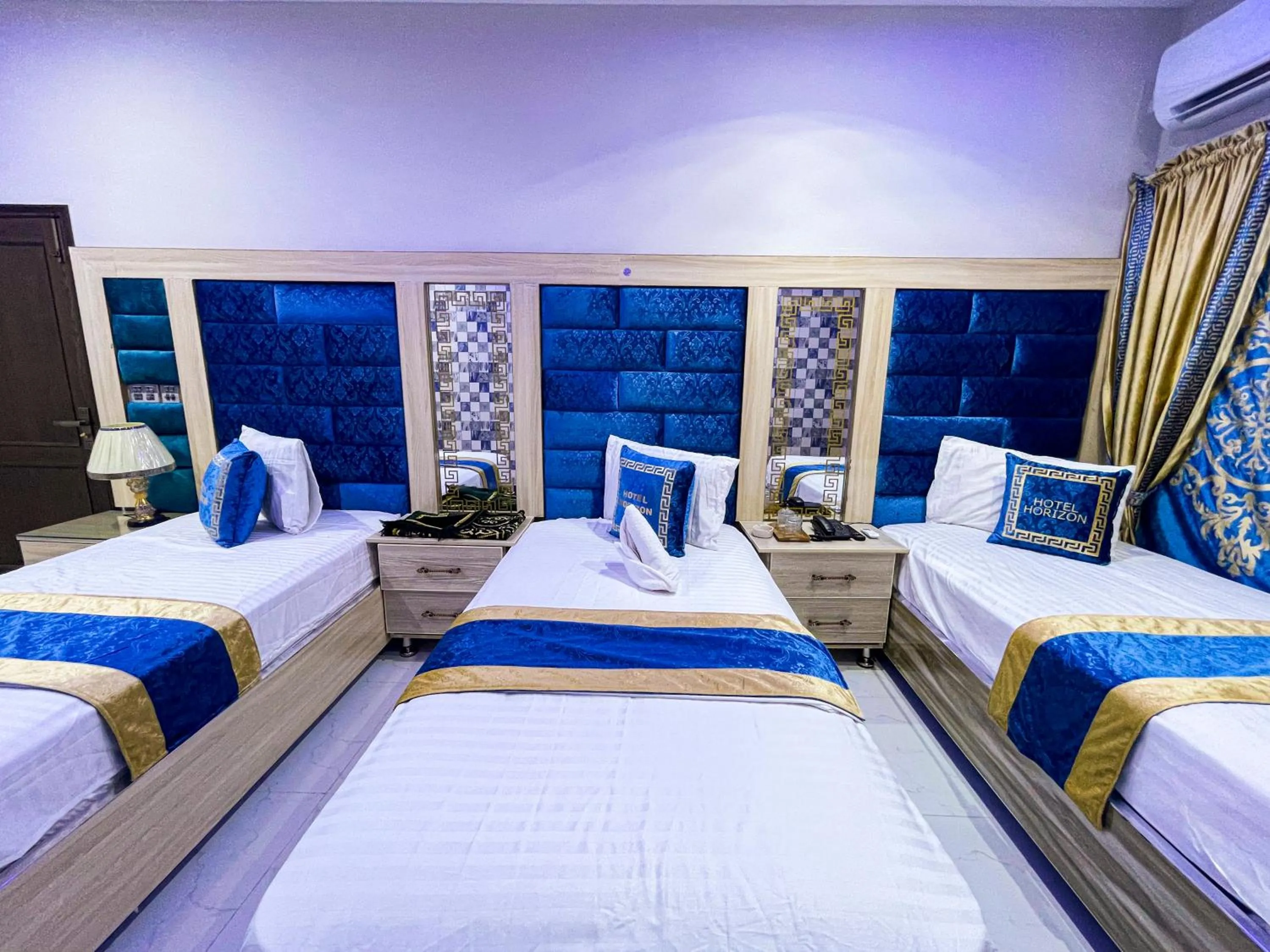 Bedroom, Bed in Horizon Hotel