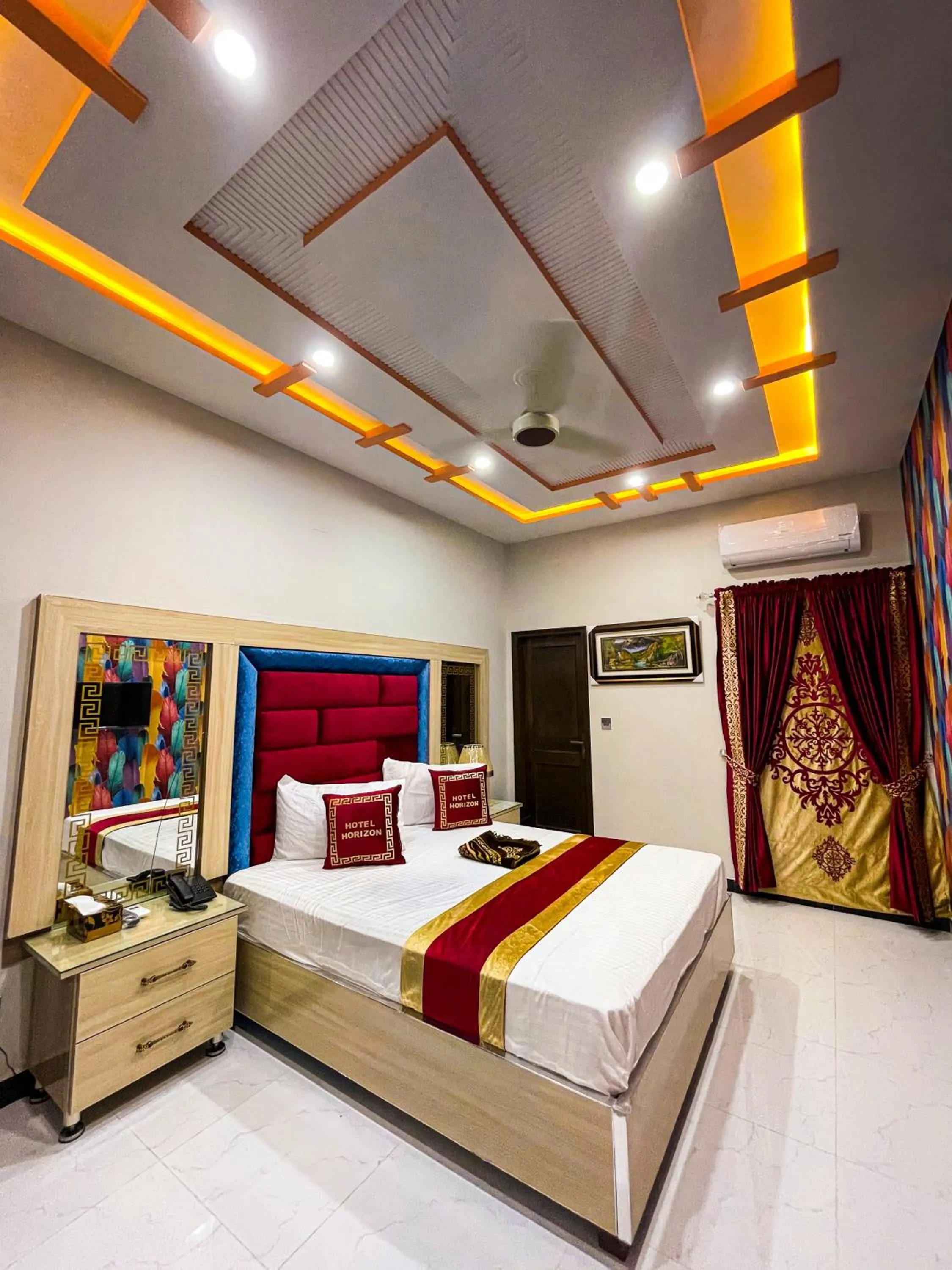 Photo of the whole room, Bed in Horizon Hotel