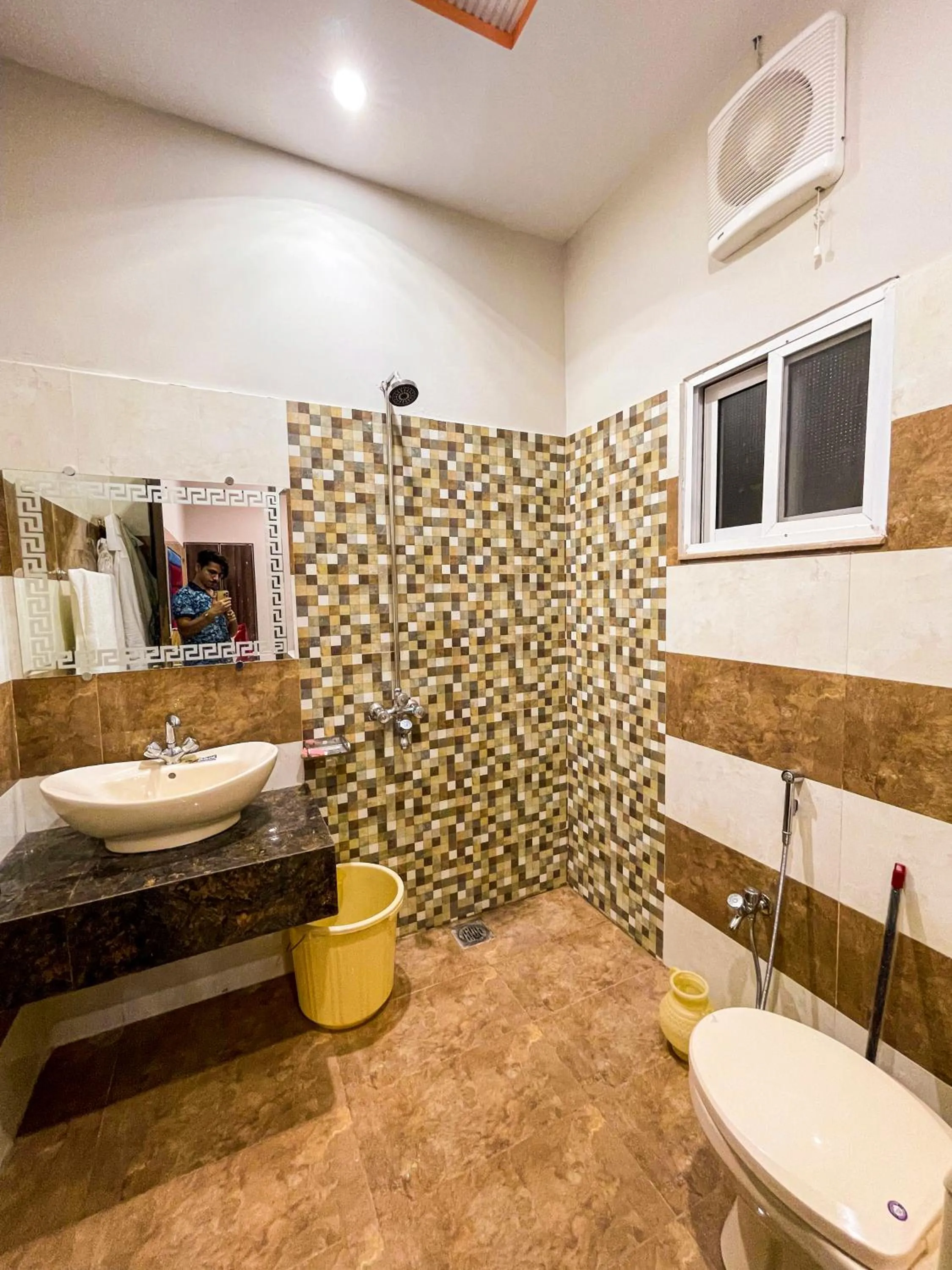 Toilet in Horizon Hotel