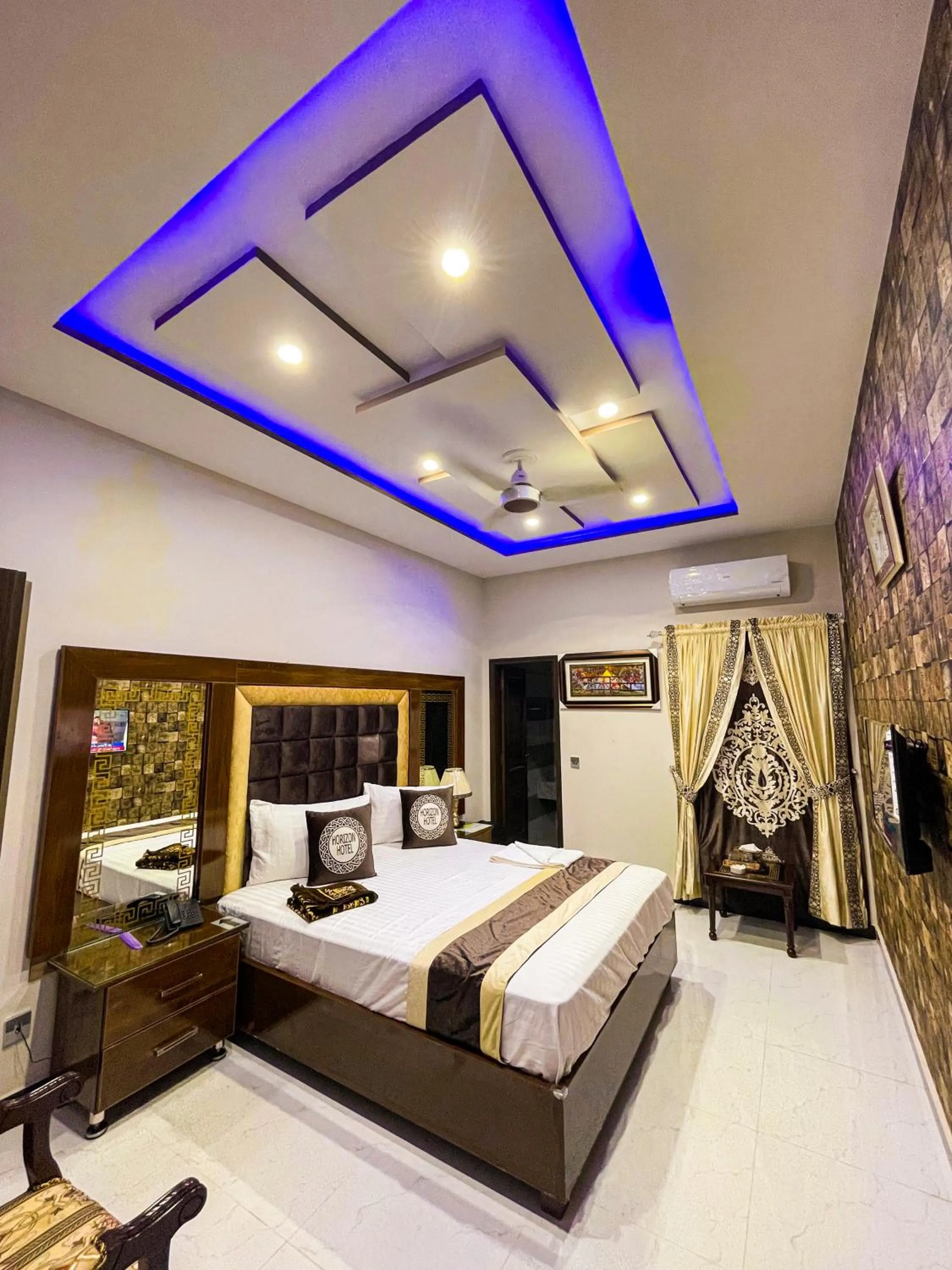 Photo of the whole room, Bed in Horizon Hotel