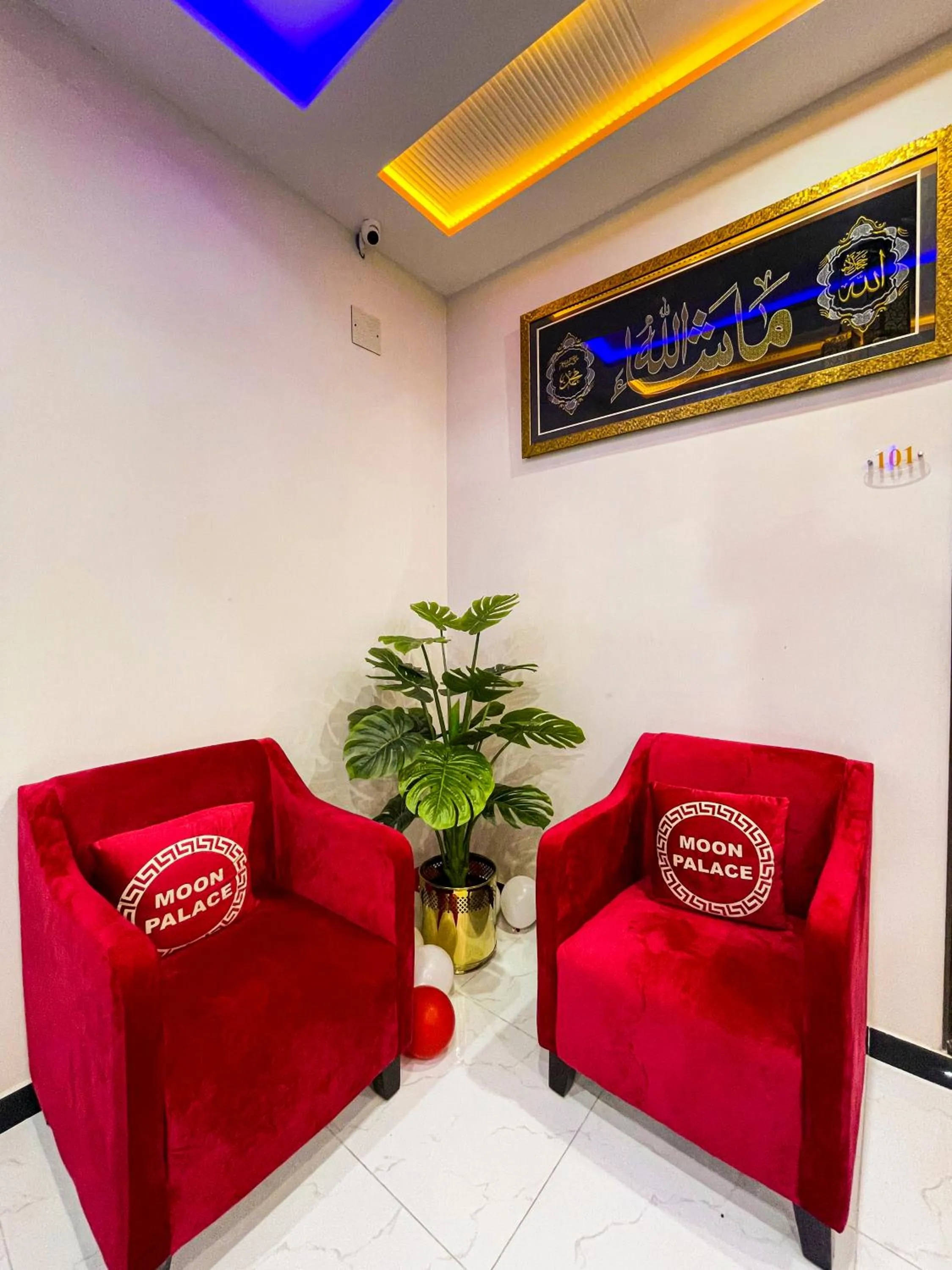 Seating area in Horizon Hotel