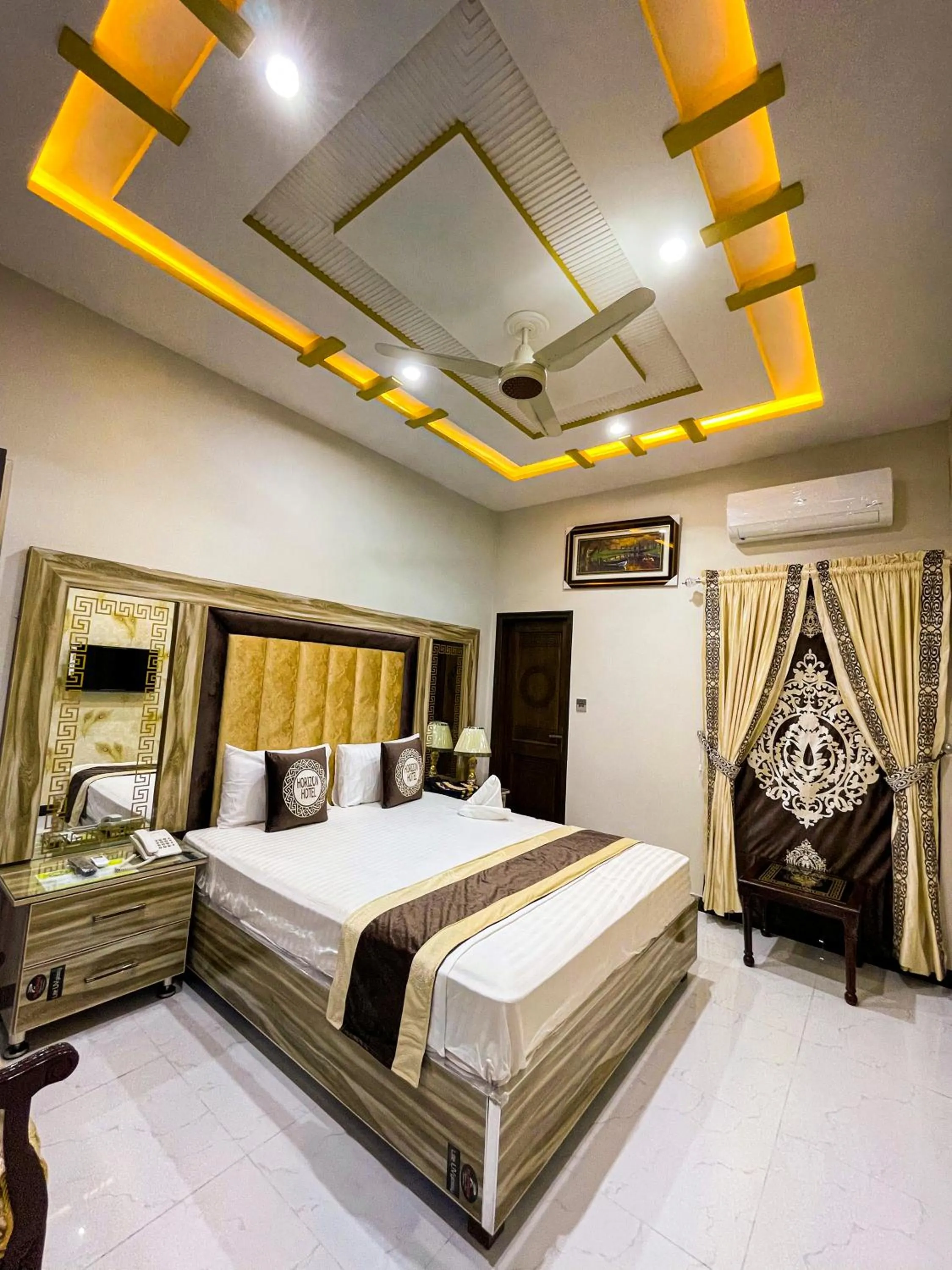 Photo of the whole room, Bed in Horizon Hotel