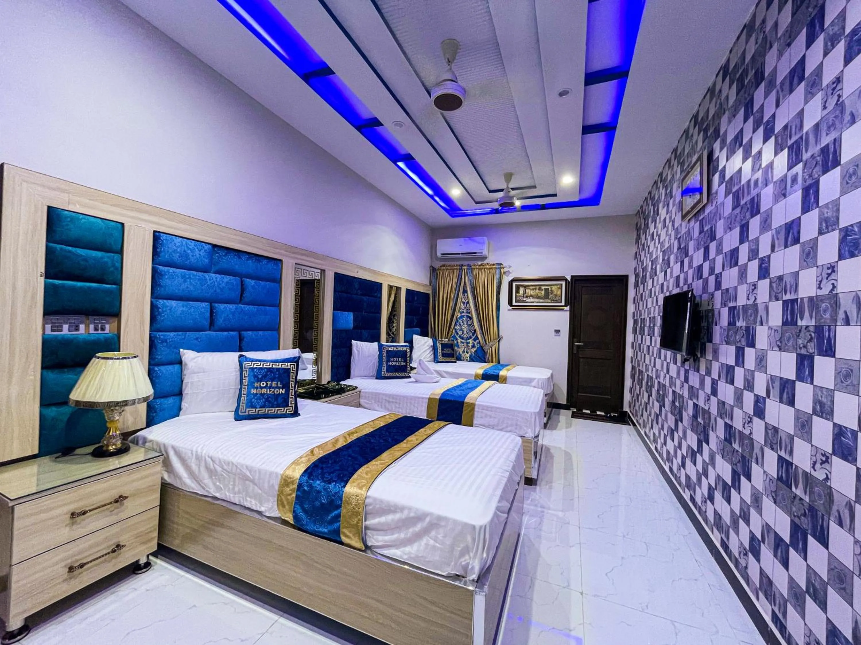 TV and multimedia, Bed in Horizon Hotel