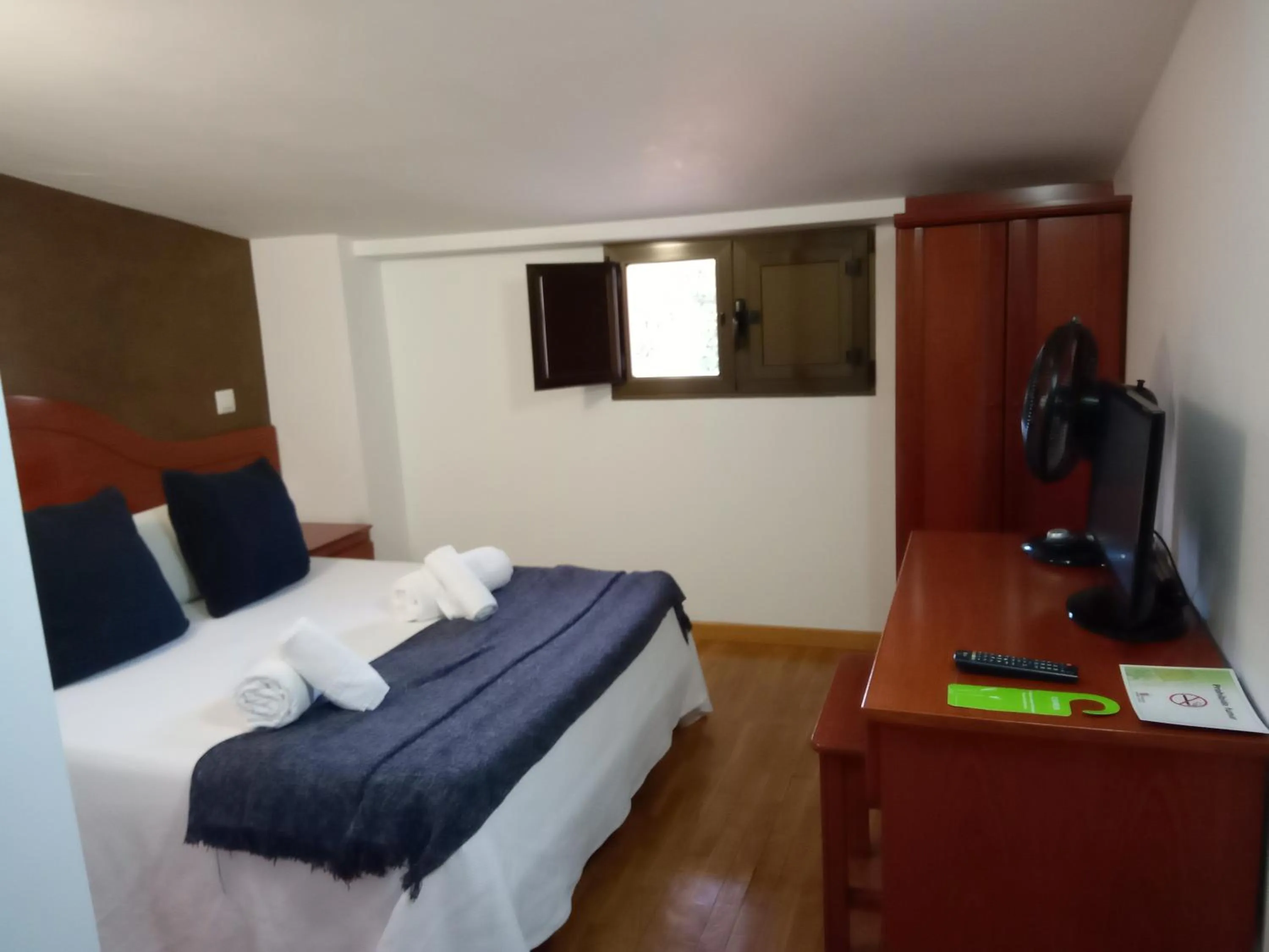 Photo of the whole room in Hotel Villa De Lerma