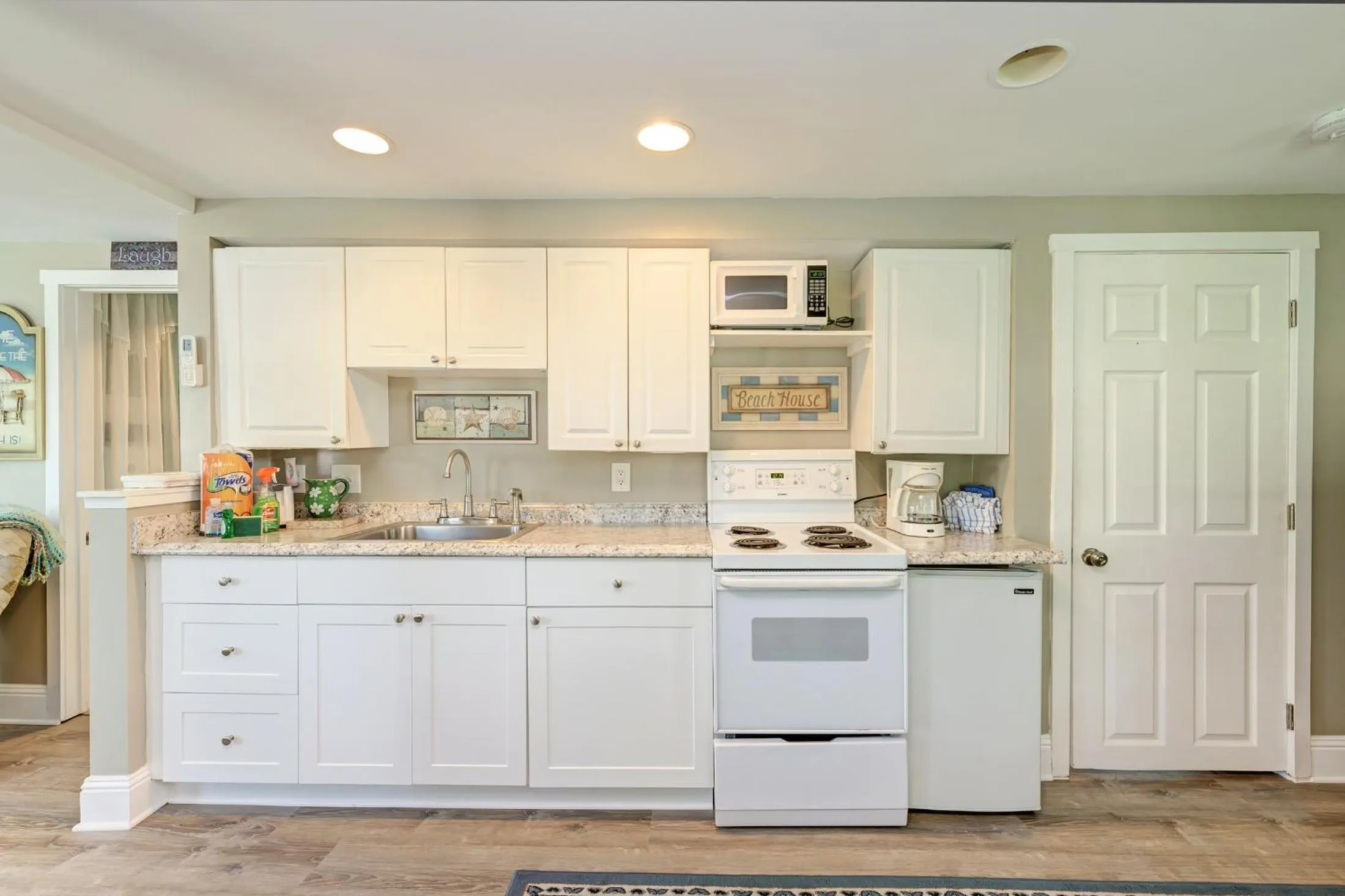 Property building in Ami Lighthouse Cottage-One Minute Walk To The Beach-Keyless Locks