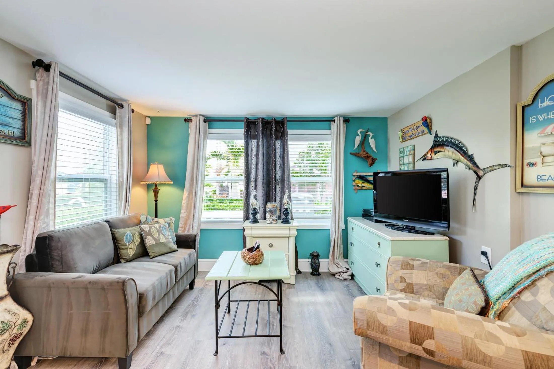 Property building in Ami Lighthouse Cottage-One Minute Walk To The Beach-Keyless Locks