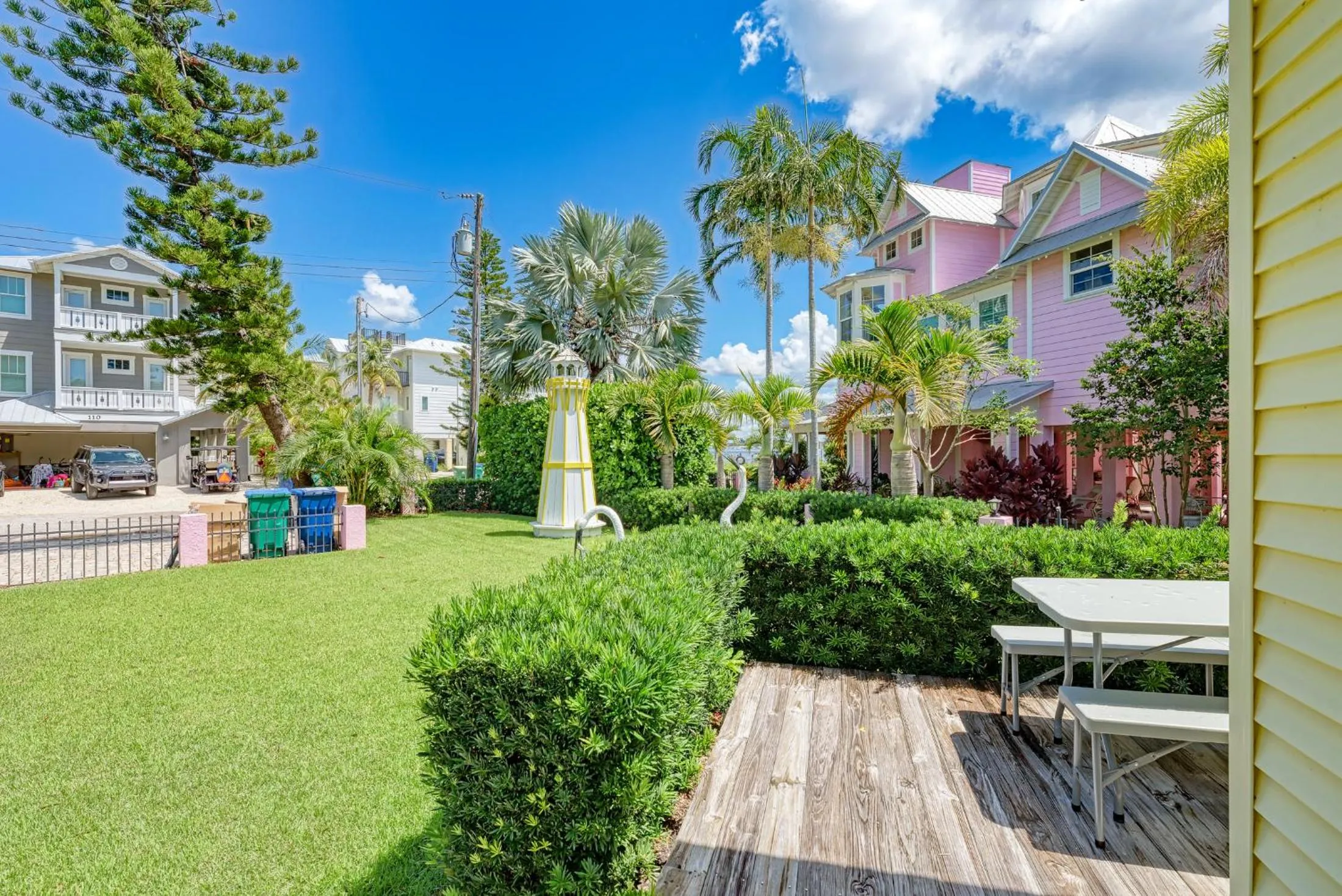 Property building in Ami Lighthouse Cottage-One Minute Walk To The Beach-Keyless Locks