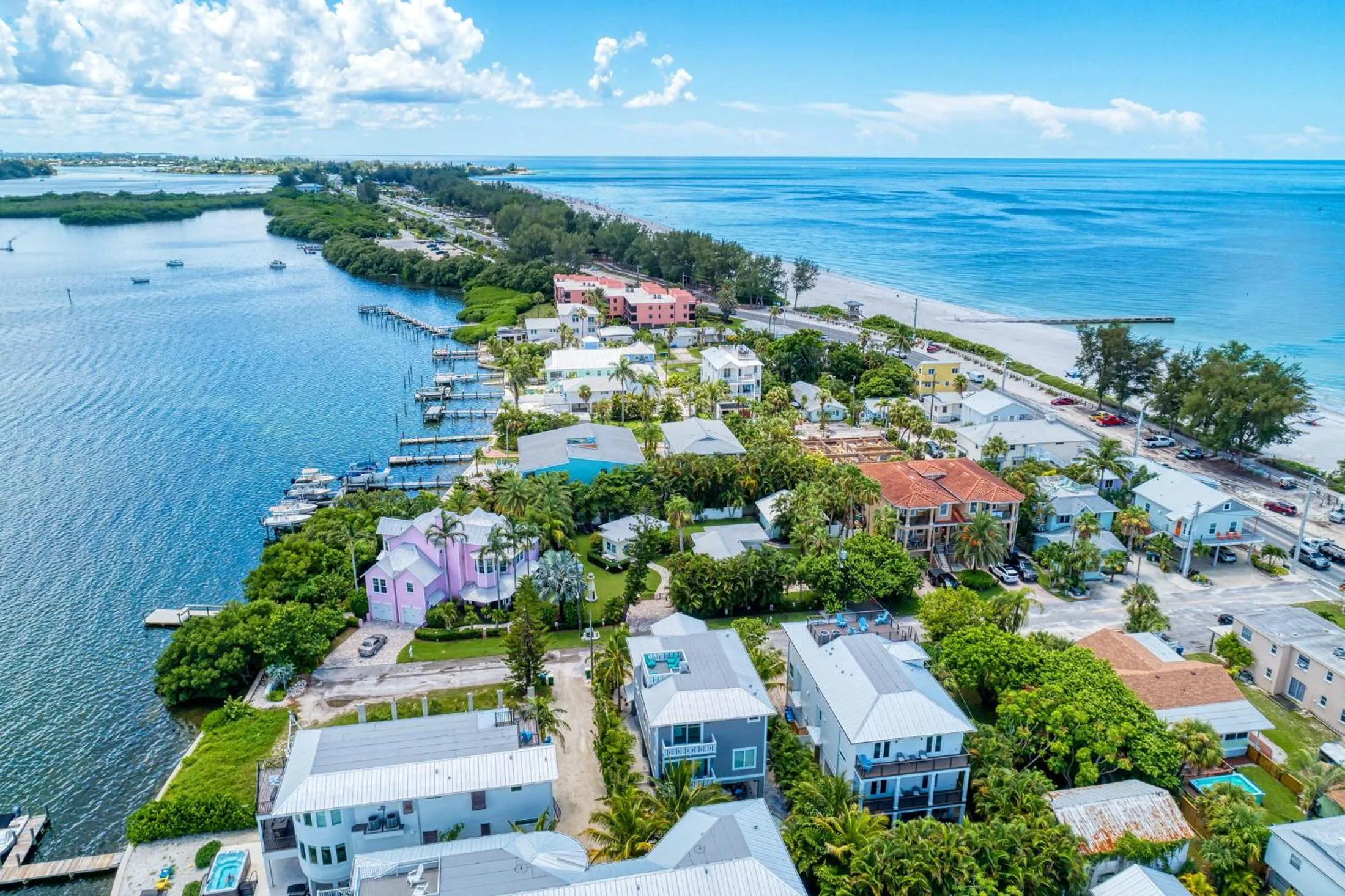 Property building in Ami Lighthouse Cottage-One Minute Walk To The Beach-Keyless Locks