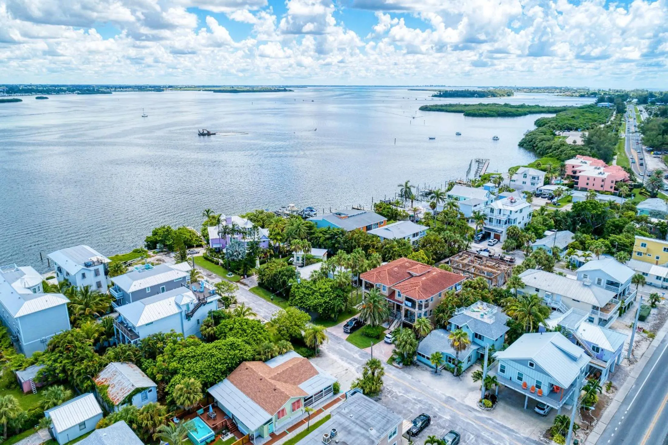 Property building in Ami Lighthouse Cottage-One Minute Walk To The Beach-Keyless Locks