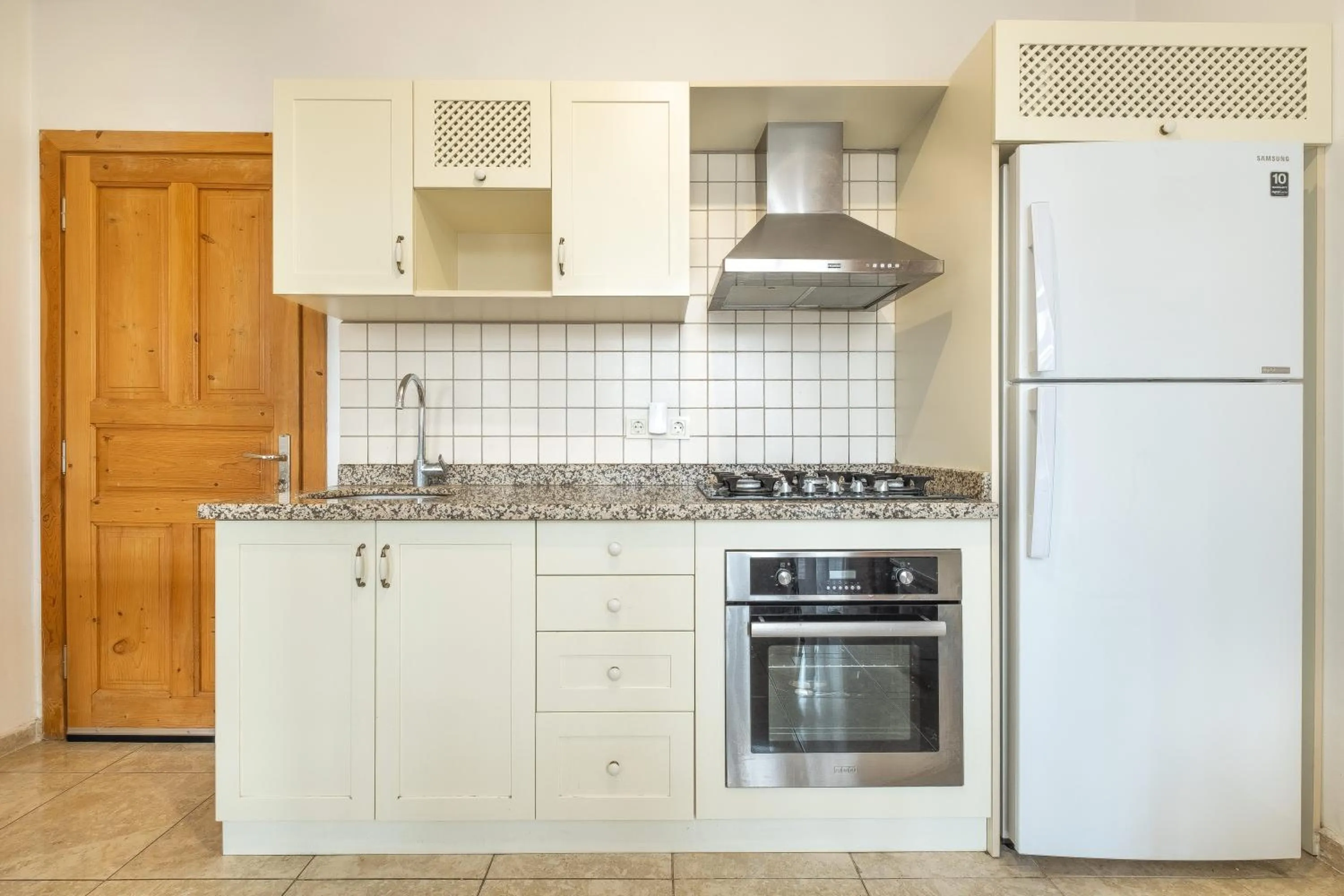 Kitchen or kitchenette in Old Town Deluxe Flats