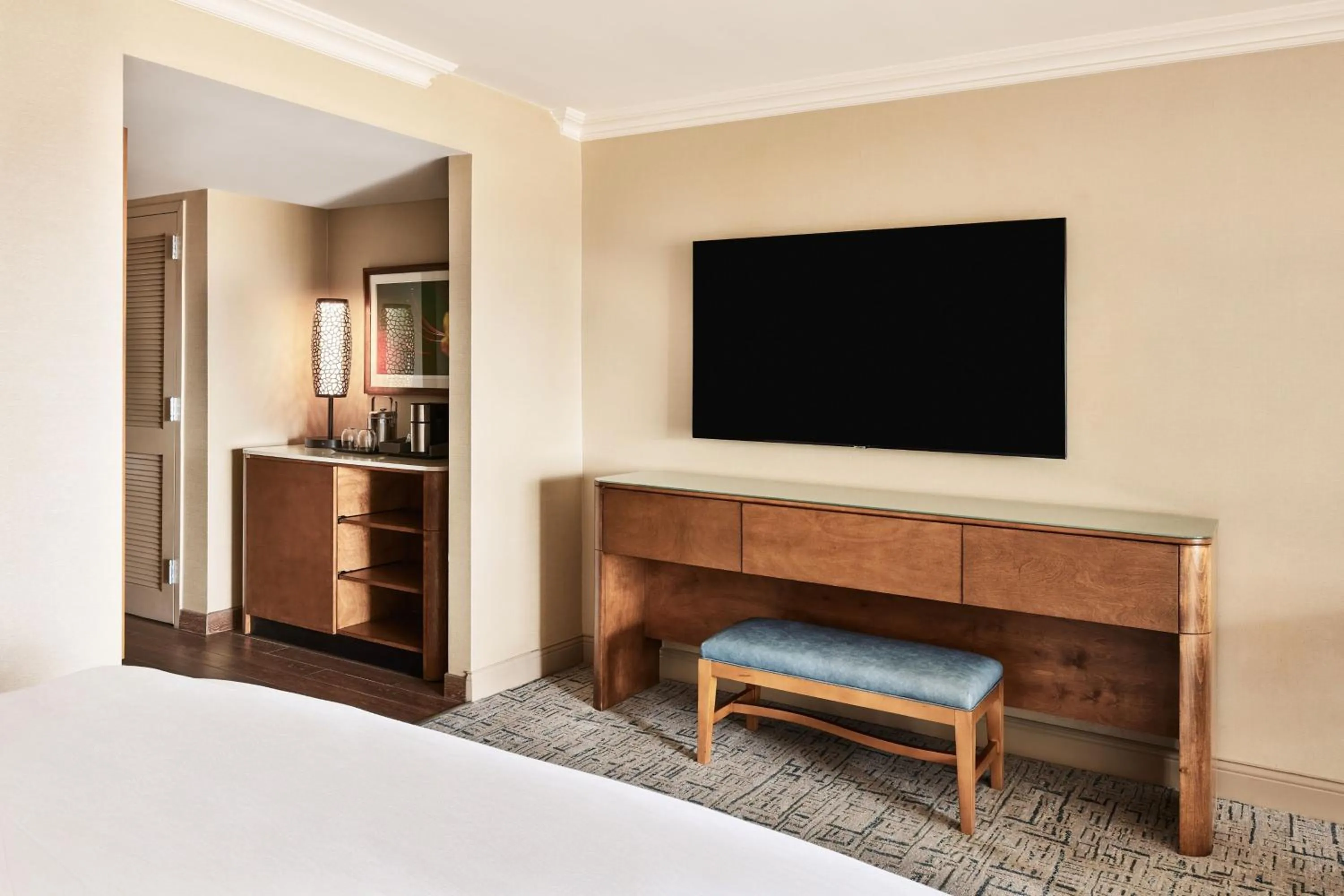 Photo of the whole room, Bed in The Westin La Paloma Resort & Spa