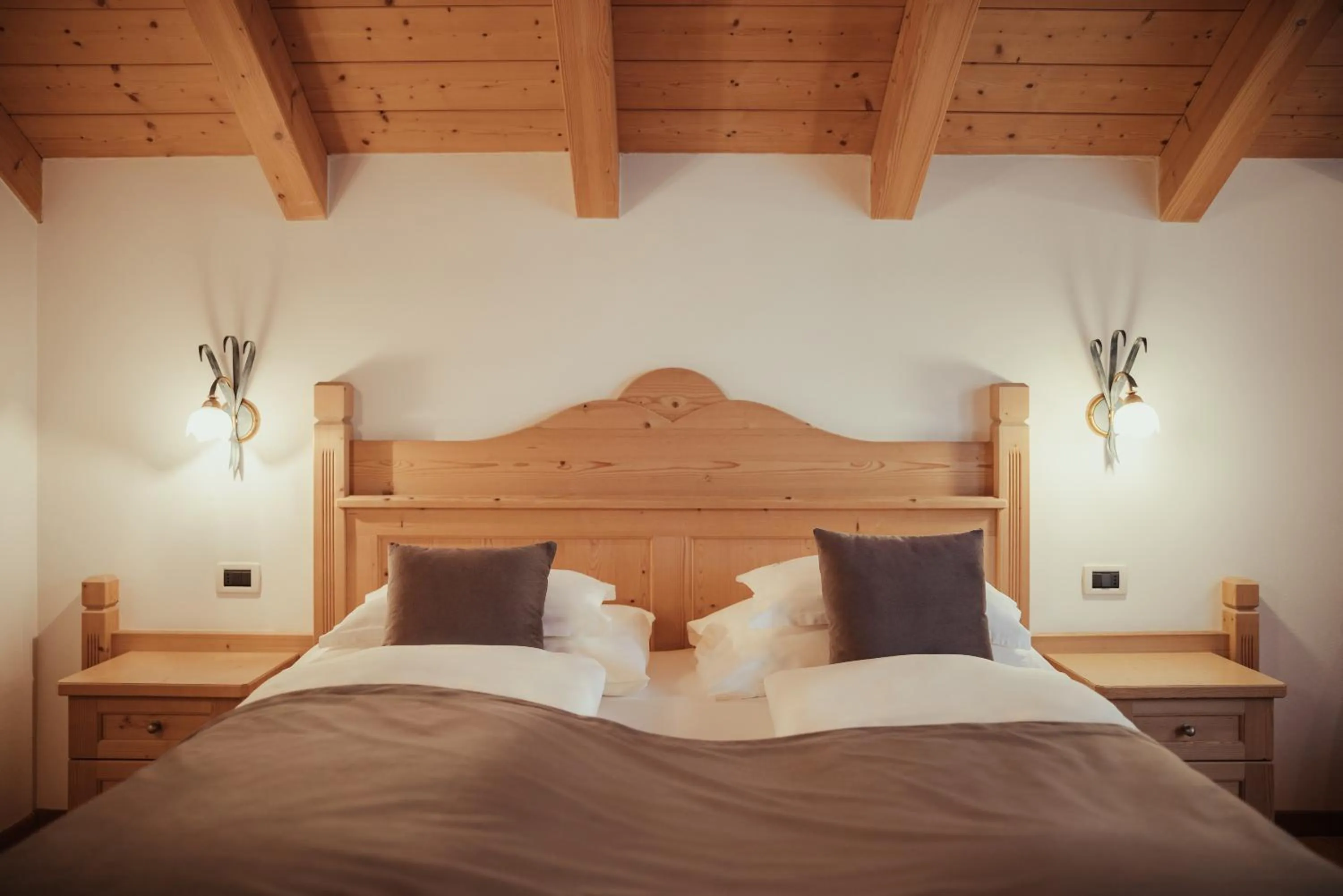 Property building, Bed in Villa Flora Mountain Lodges