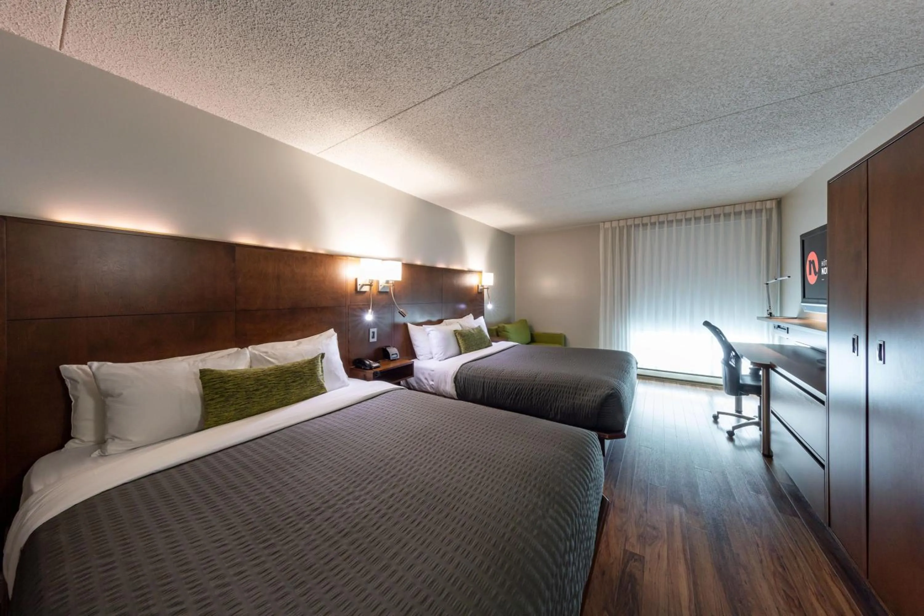 Bed in Hôtel & Suites Normandin Québec