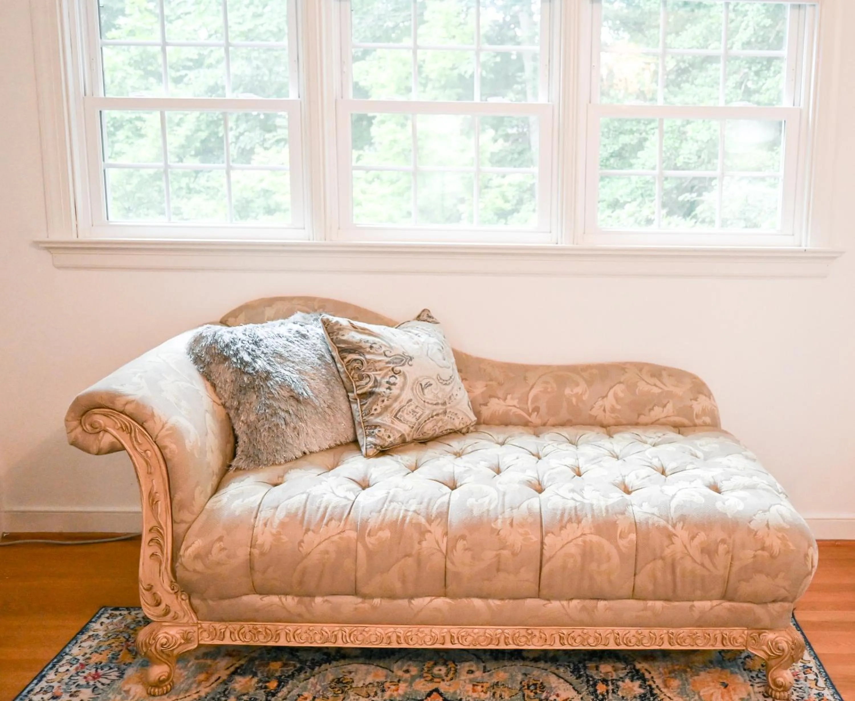 Decorative detail in Colonial Gardens B & B