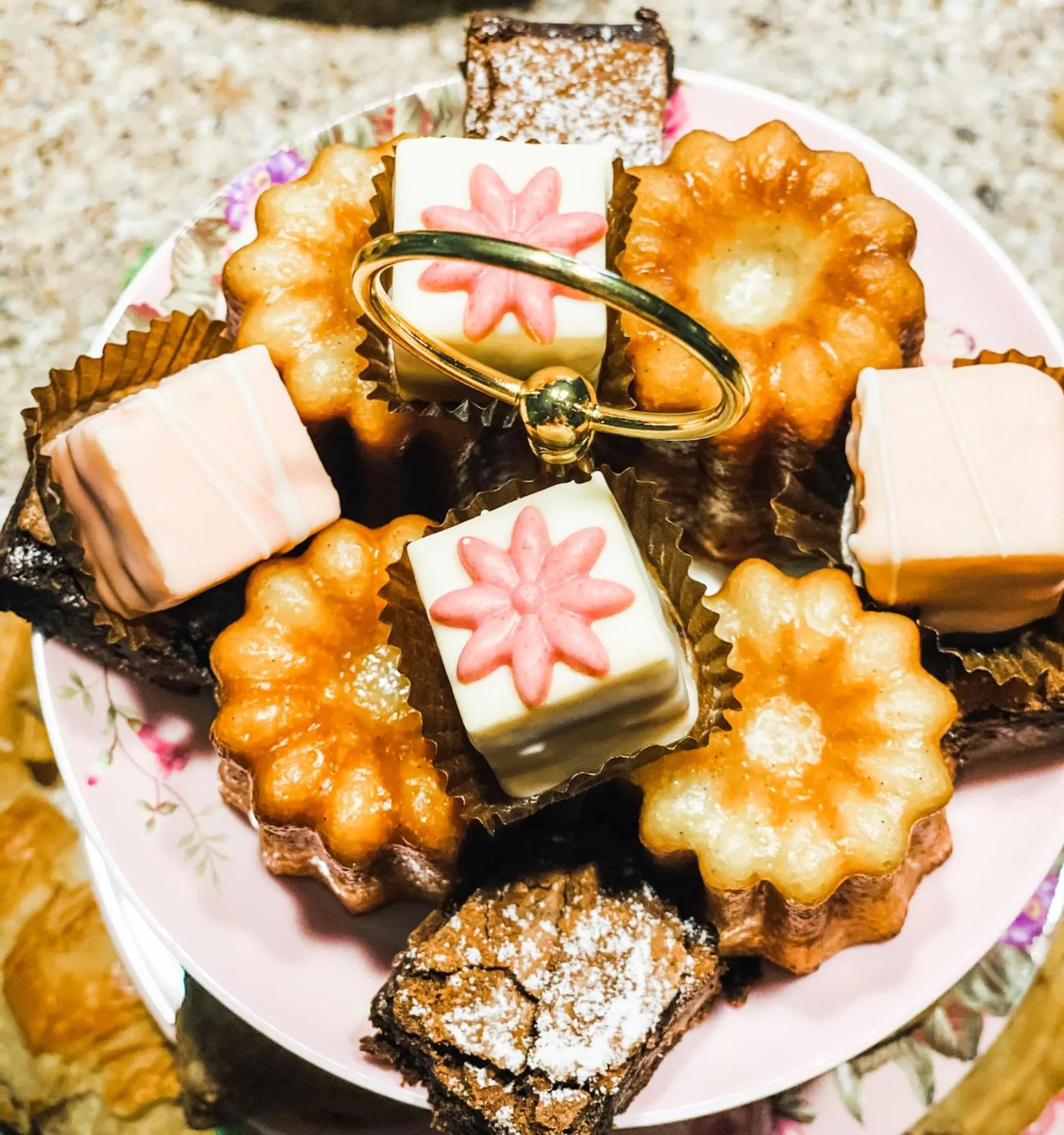 Food and drinks in Colonial Gardens B & B