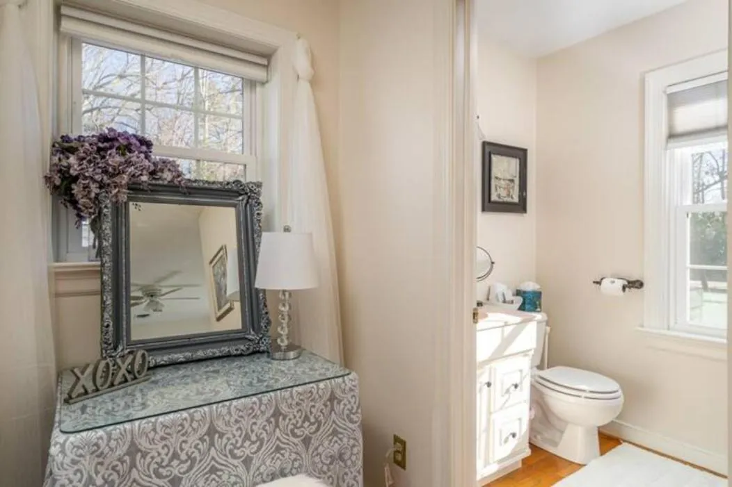 Bathroom in Colonial Gardens B & B