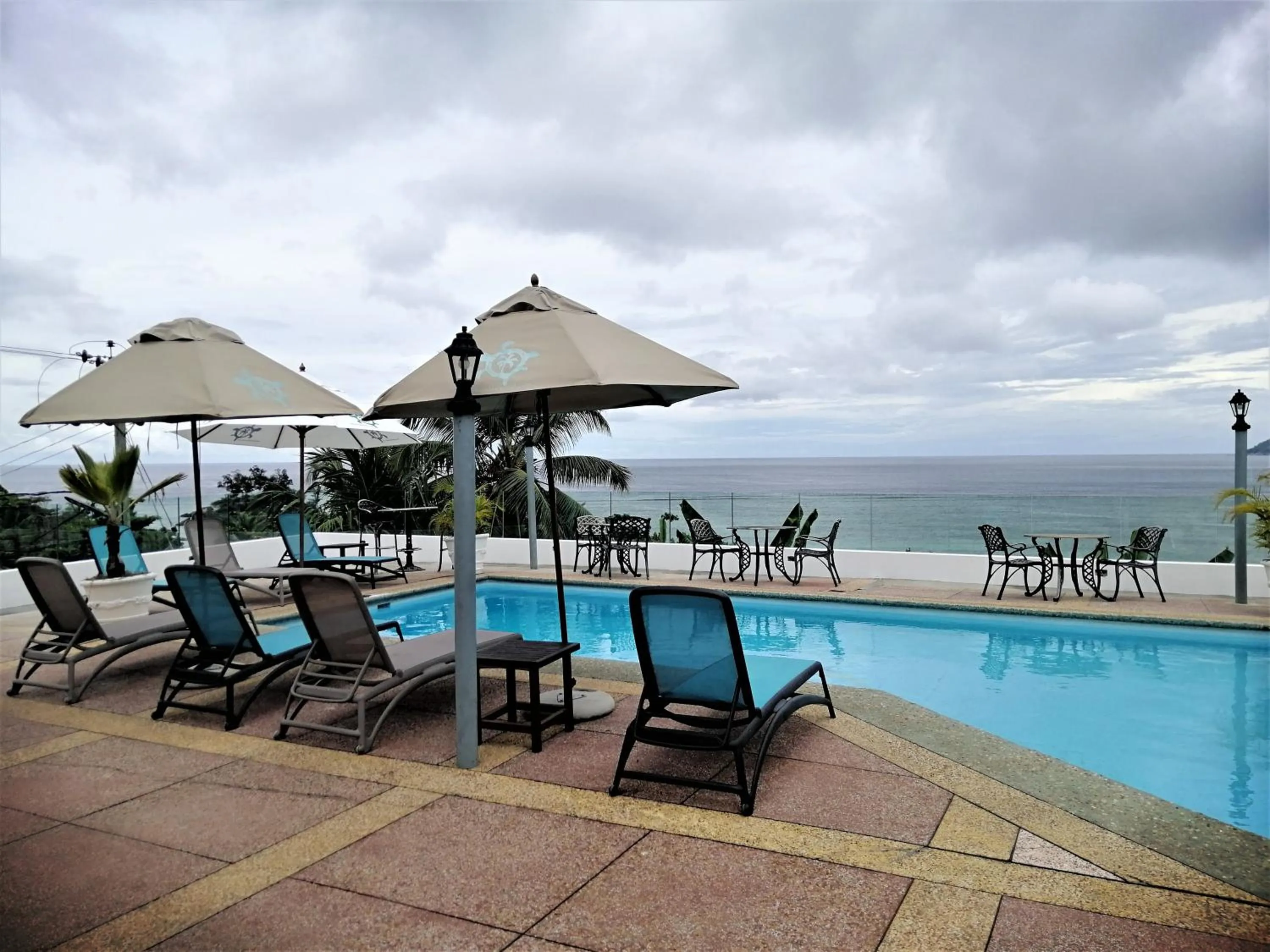 Swimming pool in Le Relax Hotel and Restaurant