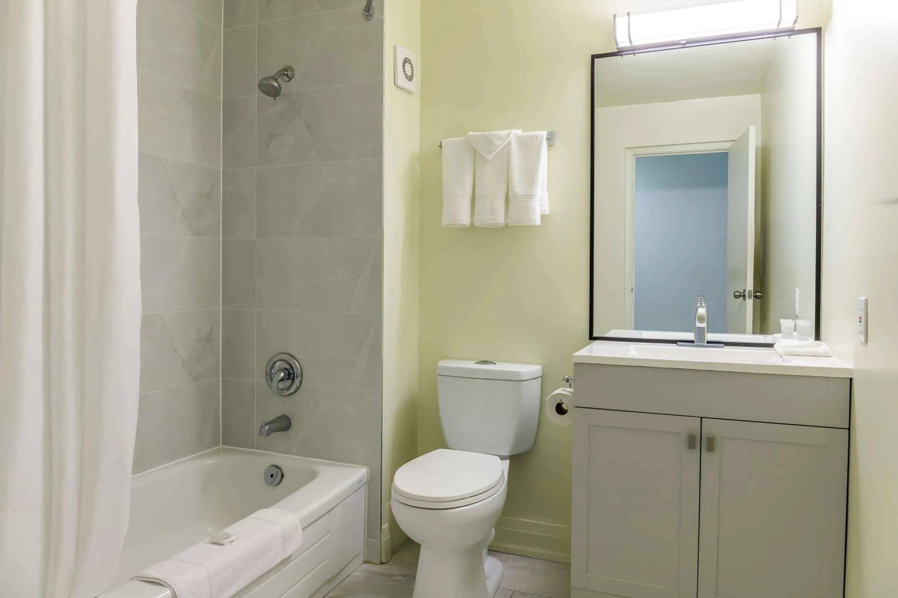 Bathroom in Motel 6 Niagara Falls, ON Near the Falls