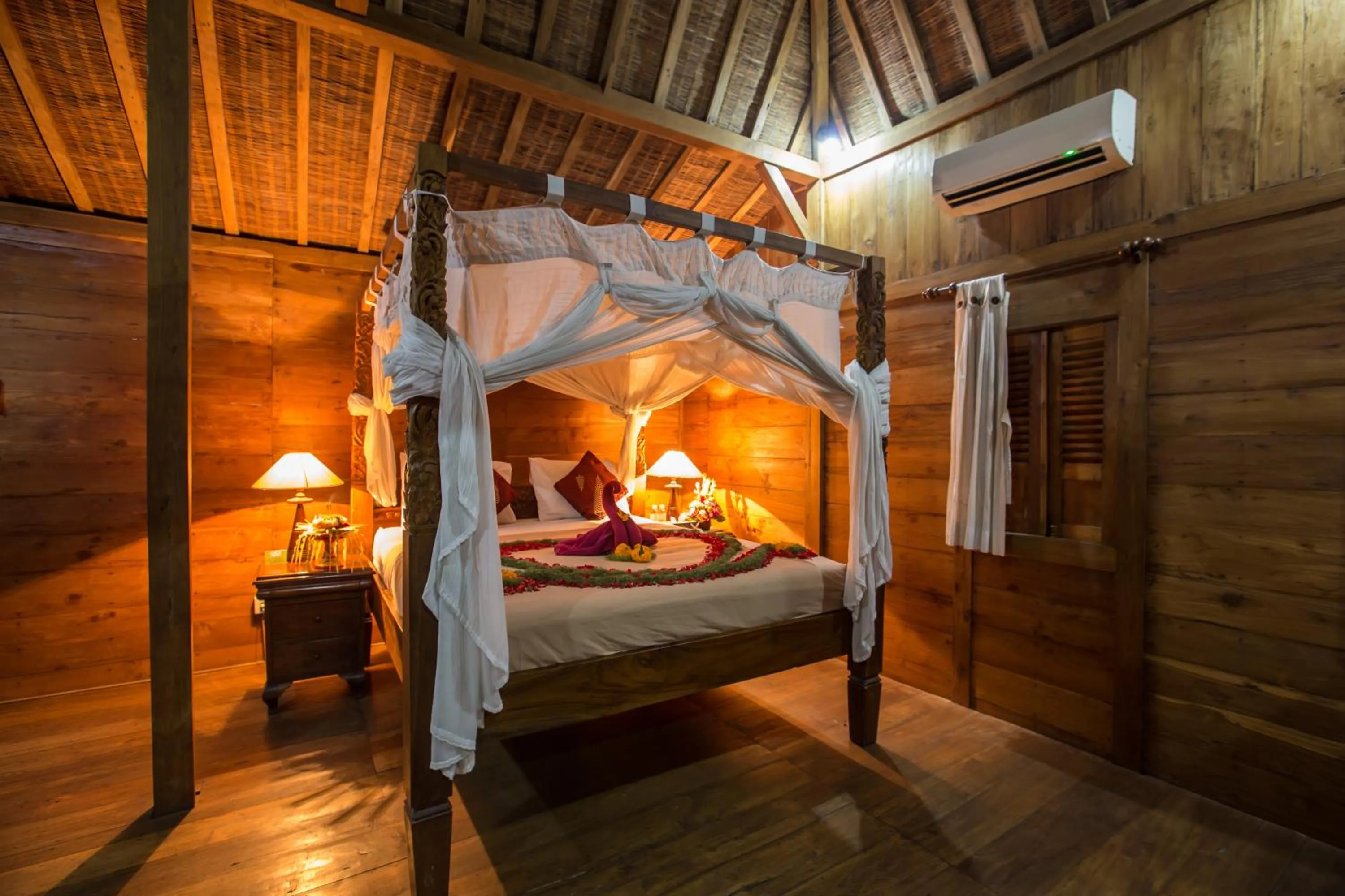 Bed in Villa Mandi Resort