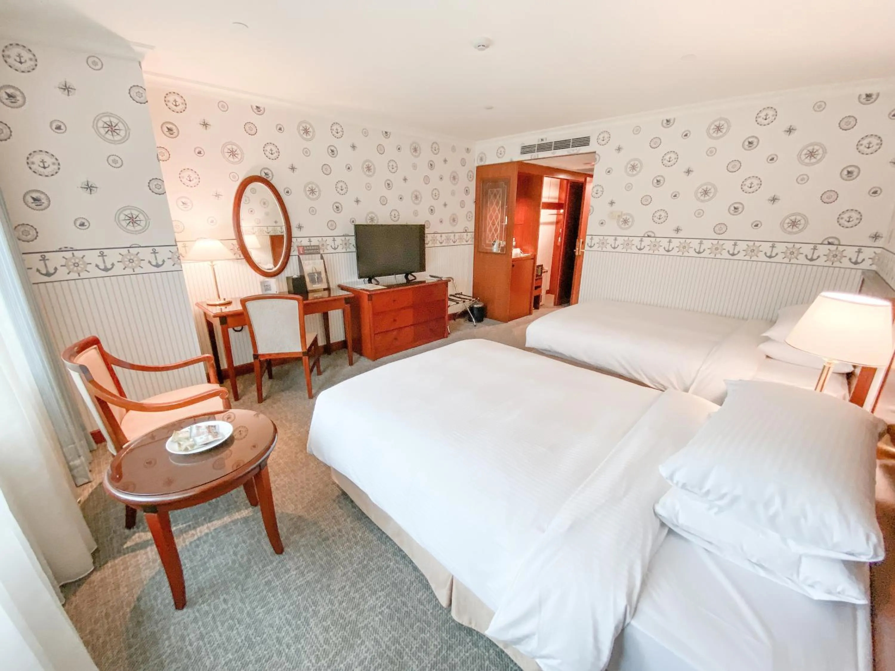 Photo of the whole room, Bed in Evergreen Laurel Hotel - Keelung