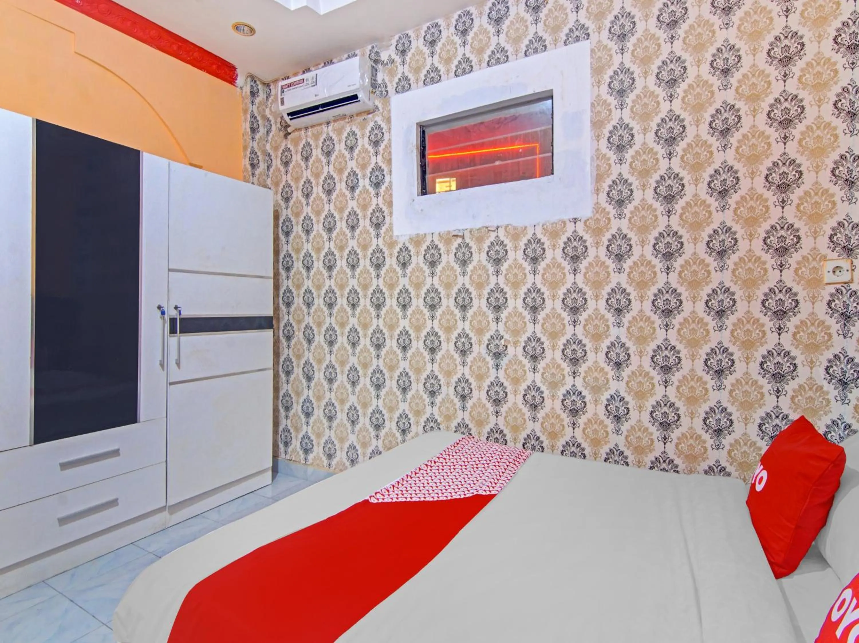 Bedroom in OYO 90615 Jojo Homestay