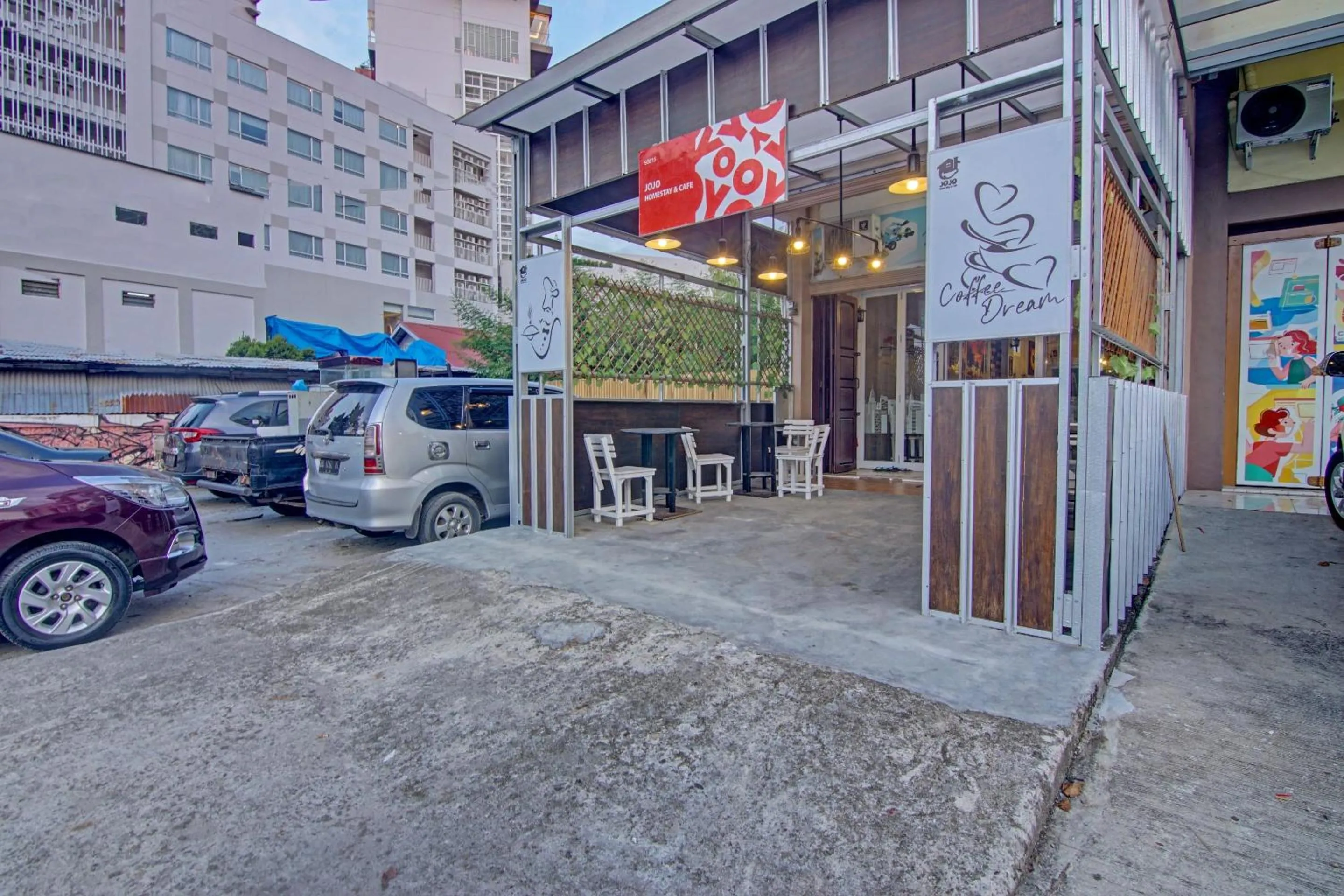 Facade/entrance in OYO 90615 Jojo Homestay