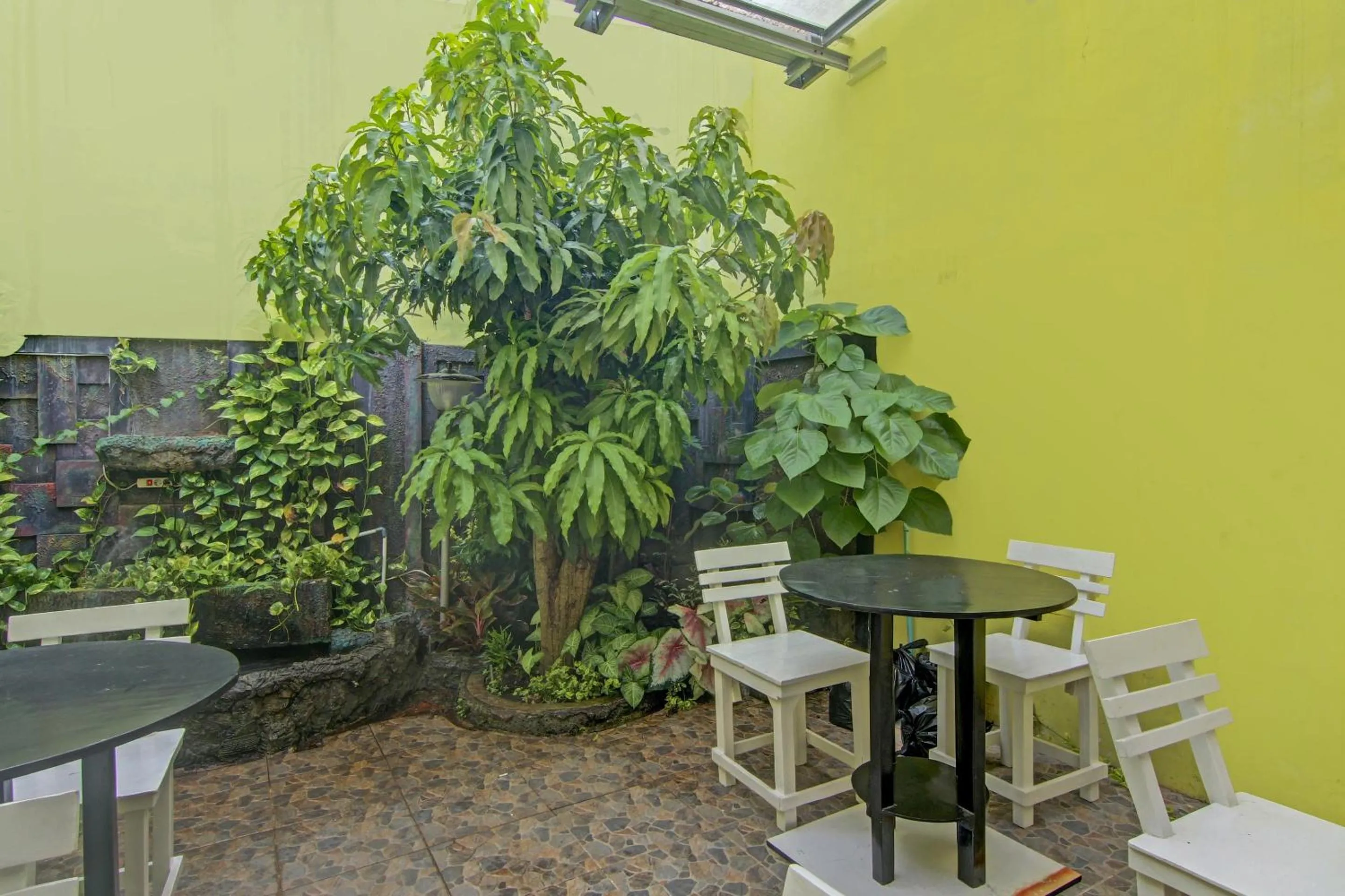 Lobby or reception in OYO 90615 Jojo Homestay