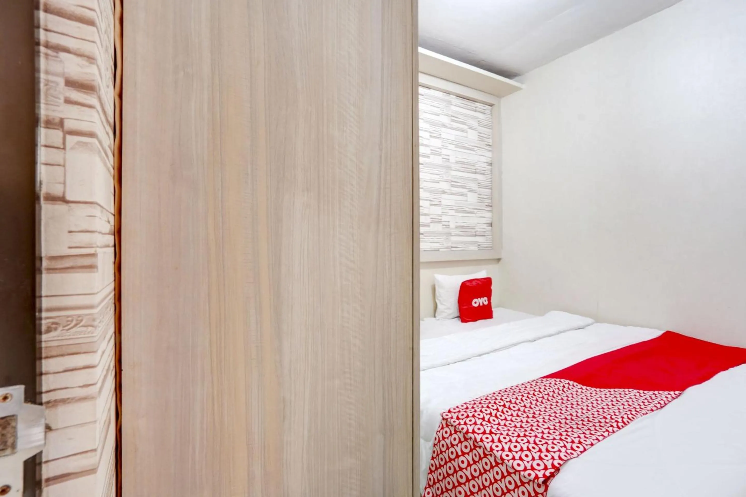 Bedroom, Bed in OYO Life 90606 Glass House Citraland Syariah