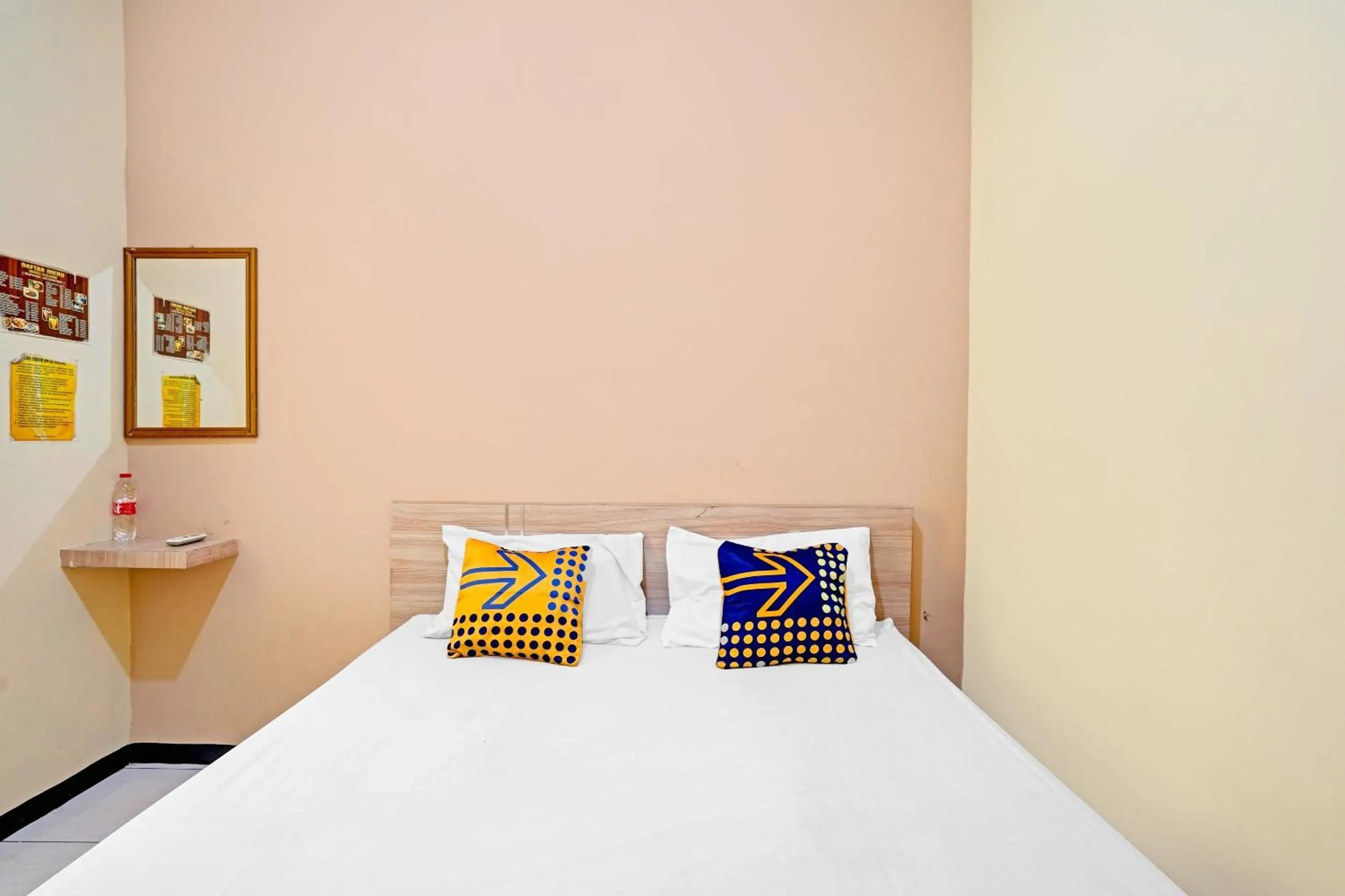 Bedroom in OYO 90622 Hotel Galaksi