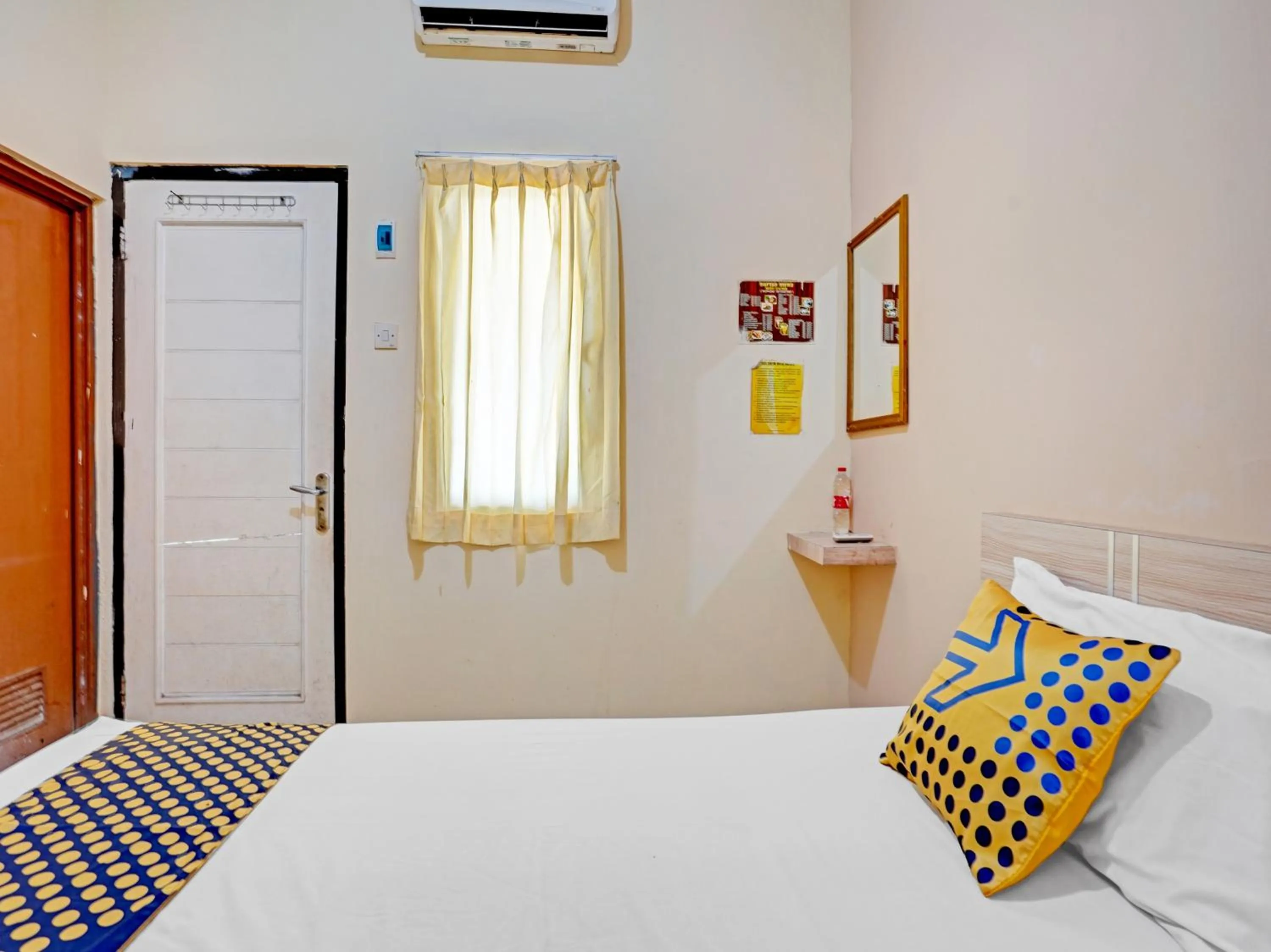 Double Room in OYO 90622 Hotel Galaksi