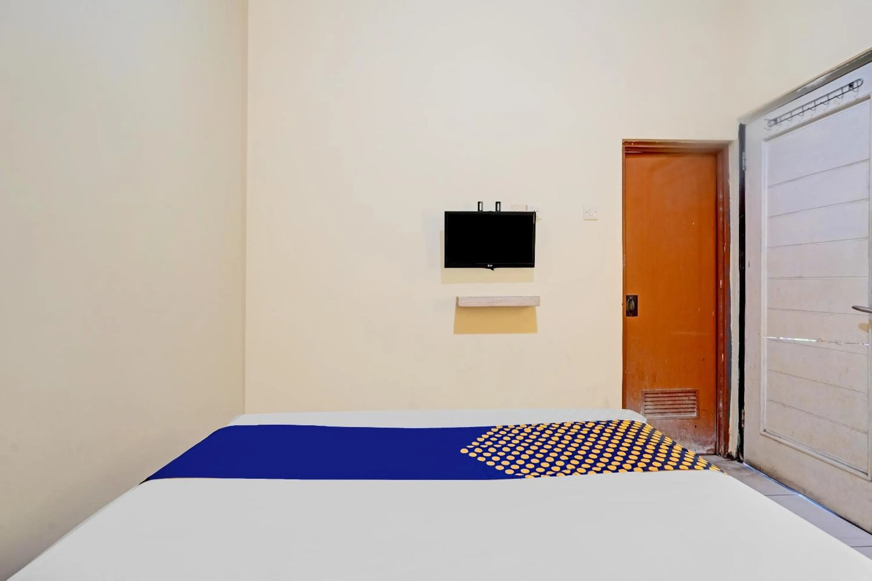 Bedroom in OYO 90622 Hotel Galaksi