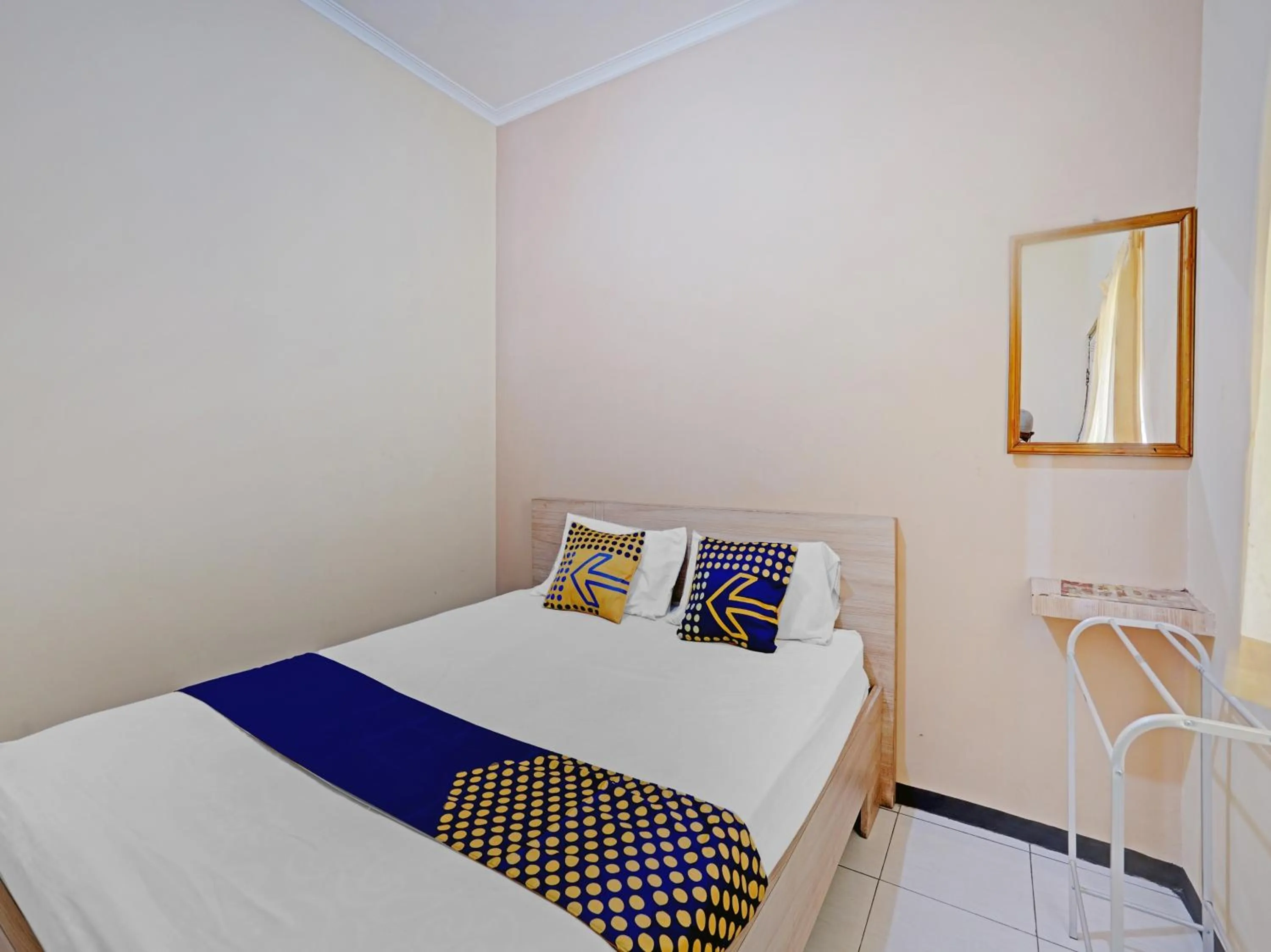 Budget Double Room in OYO 90622 Hotel Galaksi