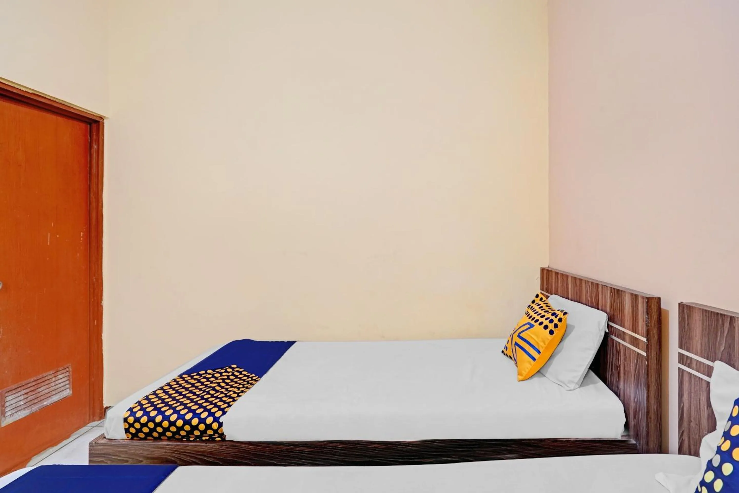 Bedroom in OYO 90622 Hotel Galaksi