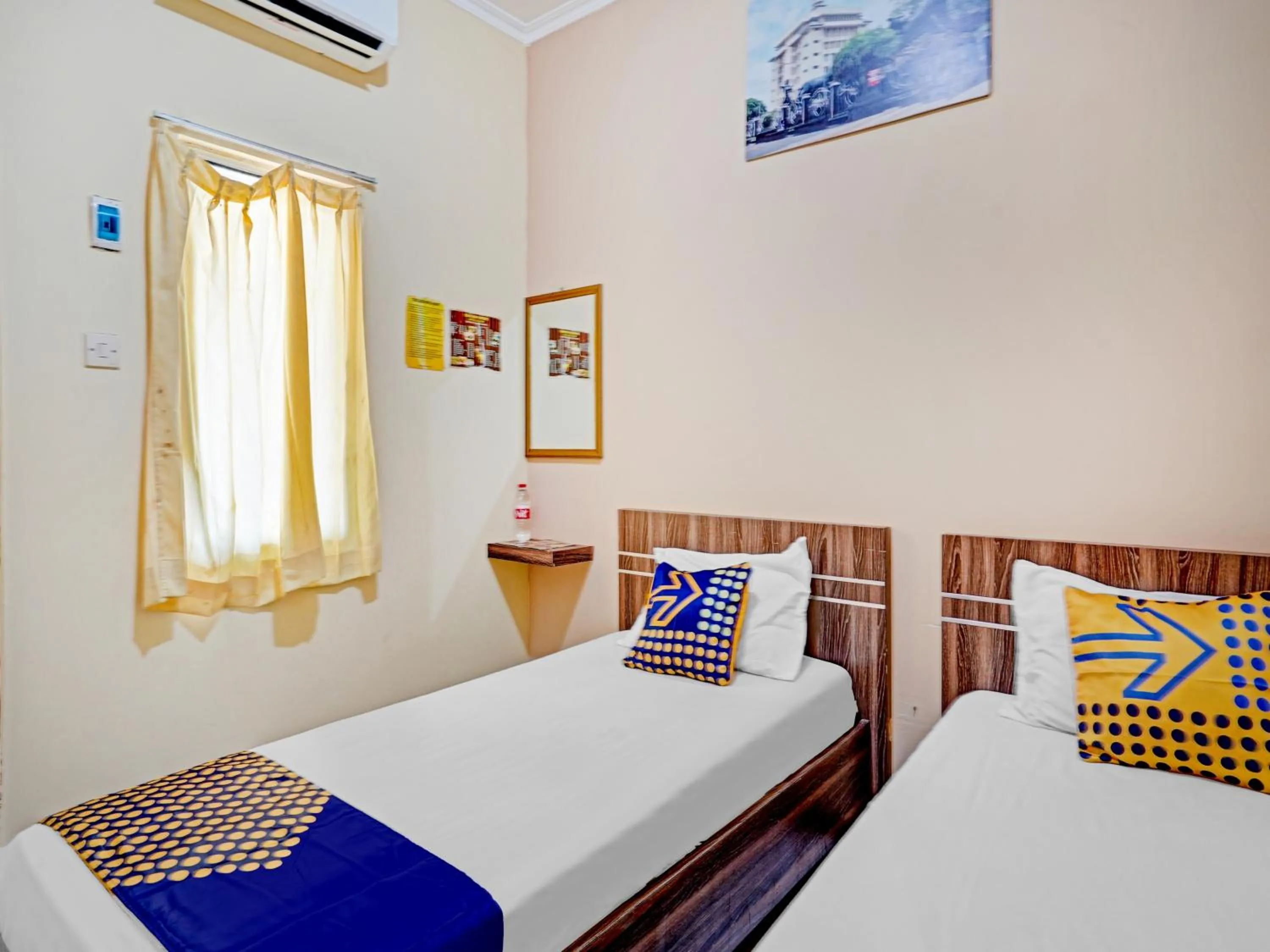 Small Twin Room in OYO 90622 Hotel Galaksi