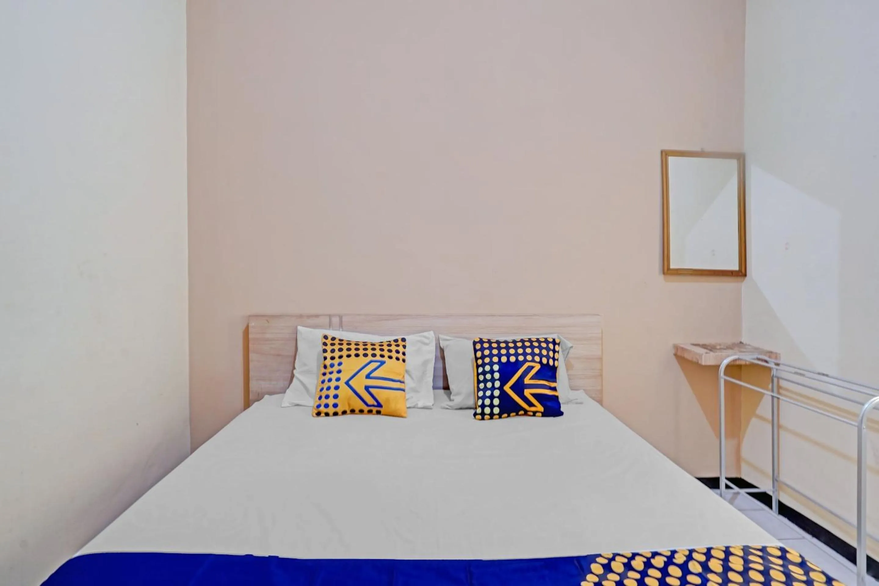 Bedroom in OYO 90622 Hotel Galaksi